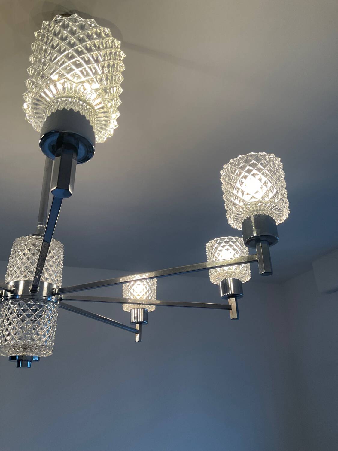 Vintage Italian chandelier from the 60s in chromed metal and glass