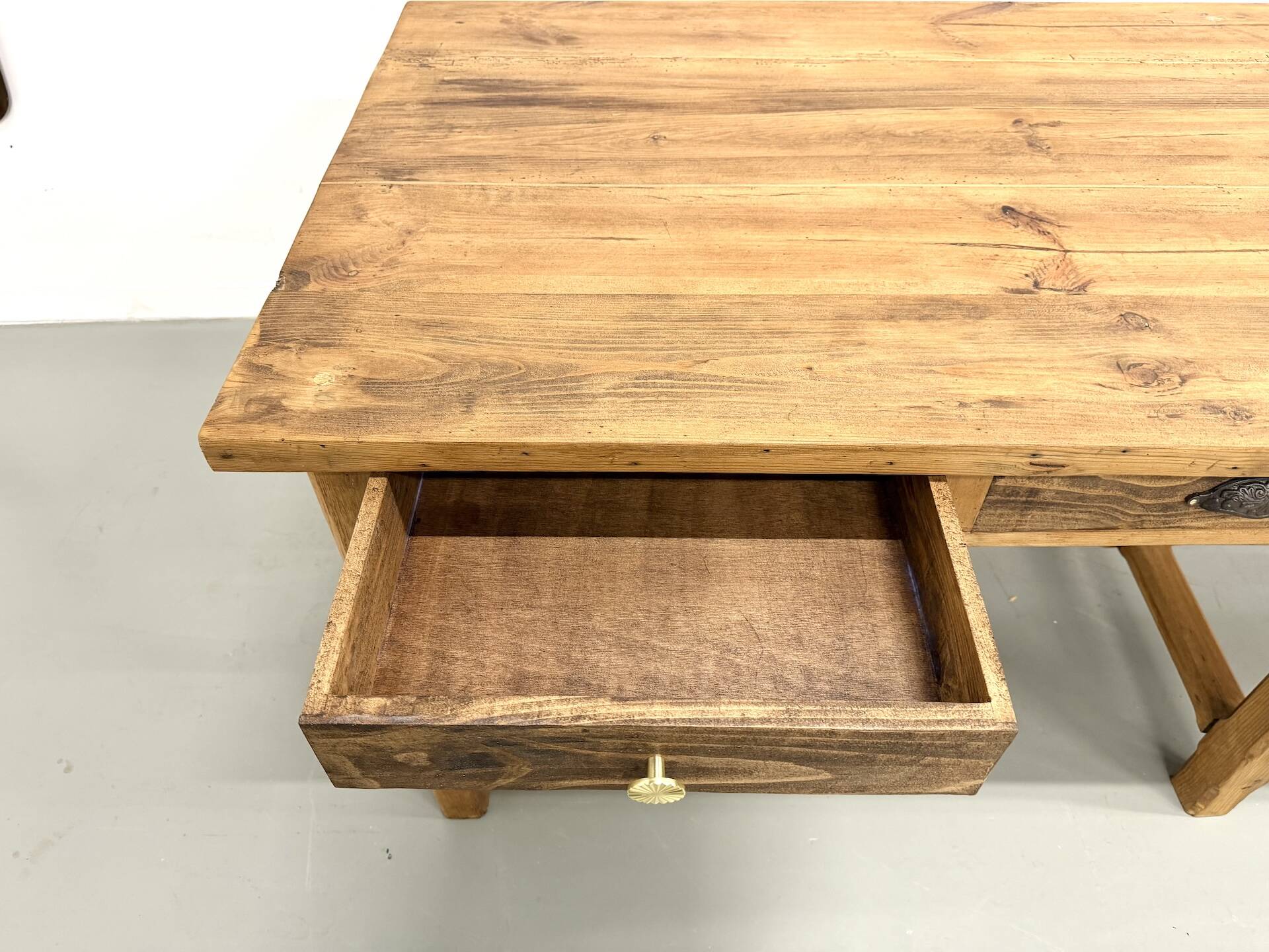 Table de Ferme "Meuble de Métier" en Pin – 8 Tiroirs (L221 cm)