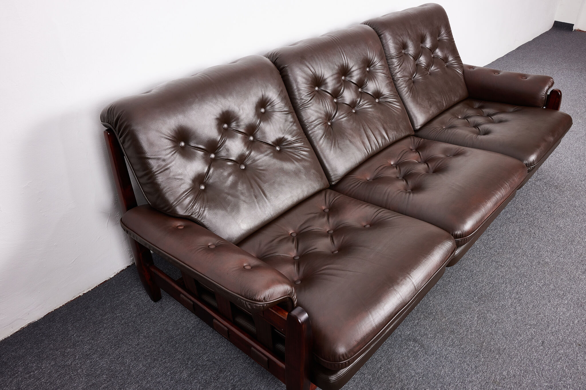 Canapé en palissandre et cuir de veau des années 60, rodeio par jean gillon, 1968