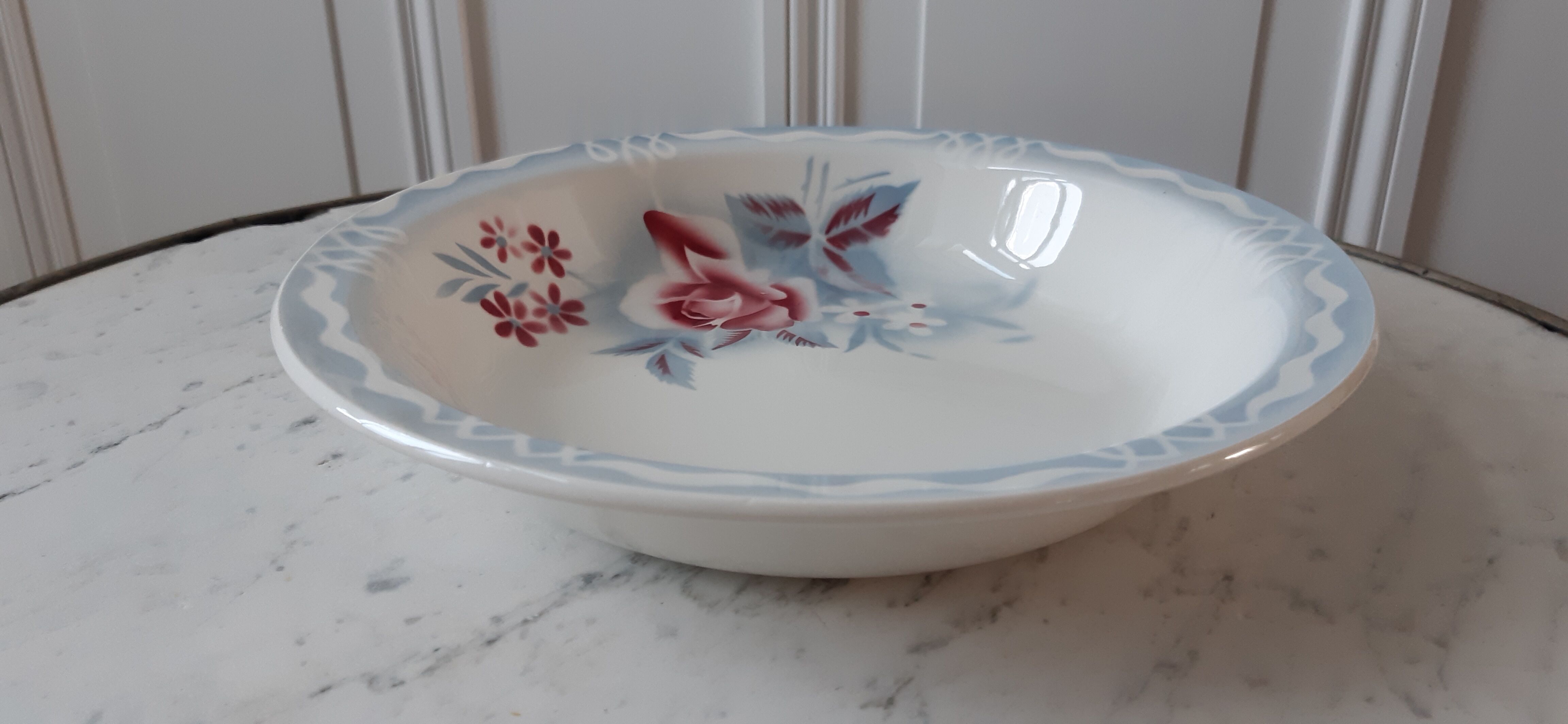 Hollow dish DIgoin Sarreguemines model Olga