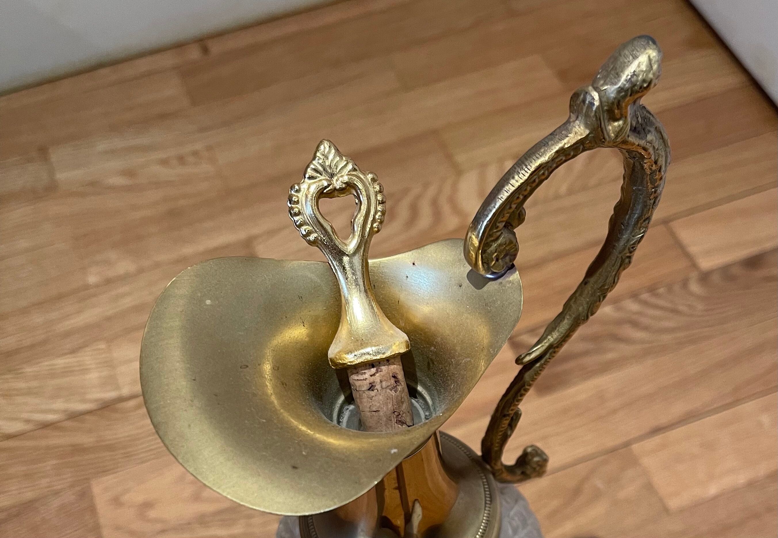 Aiguière en verre et metal doré d'Italie