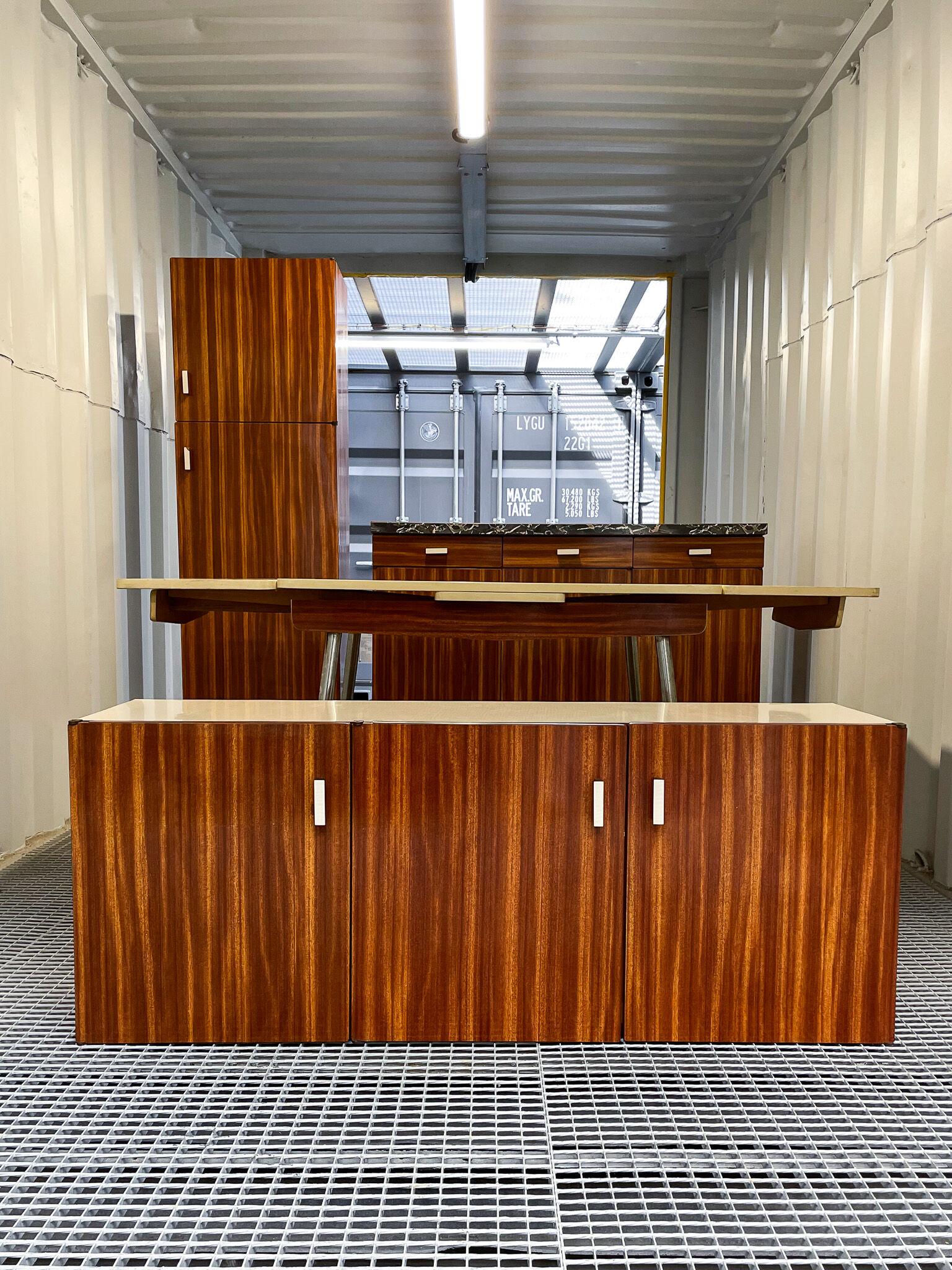 Complete kitchen in formica from the 60s