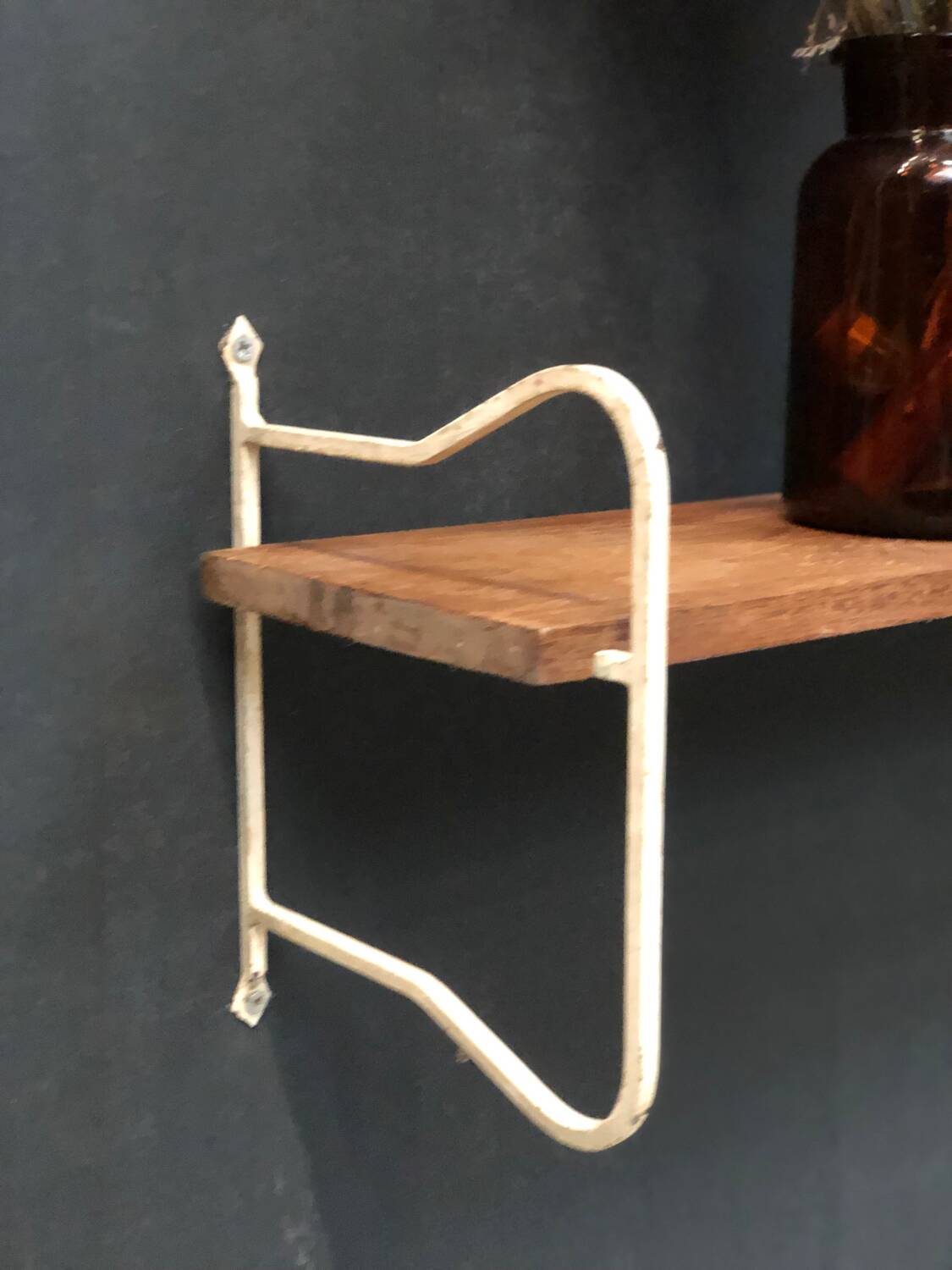 Tomado Scandinavian shelves