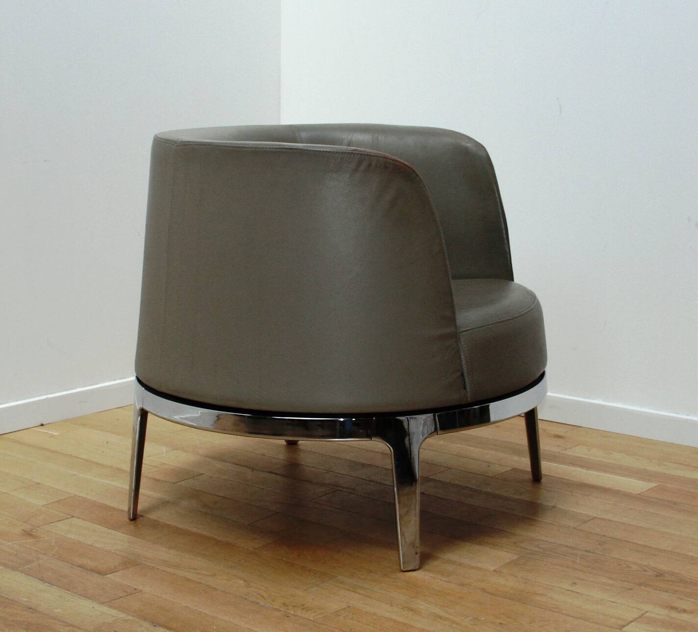 Omni Armchair, Materia