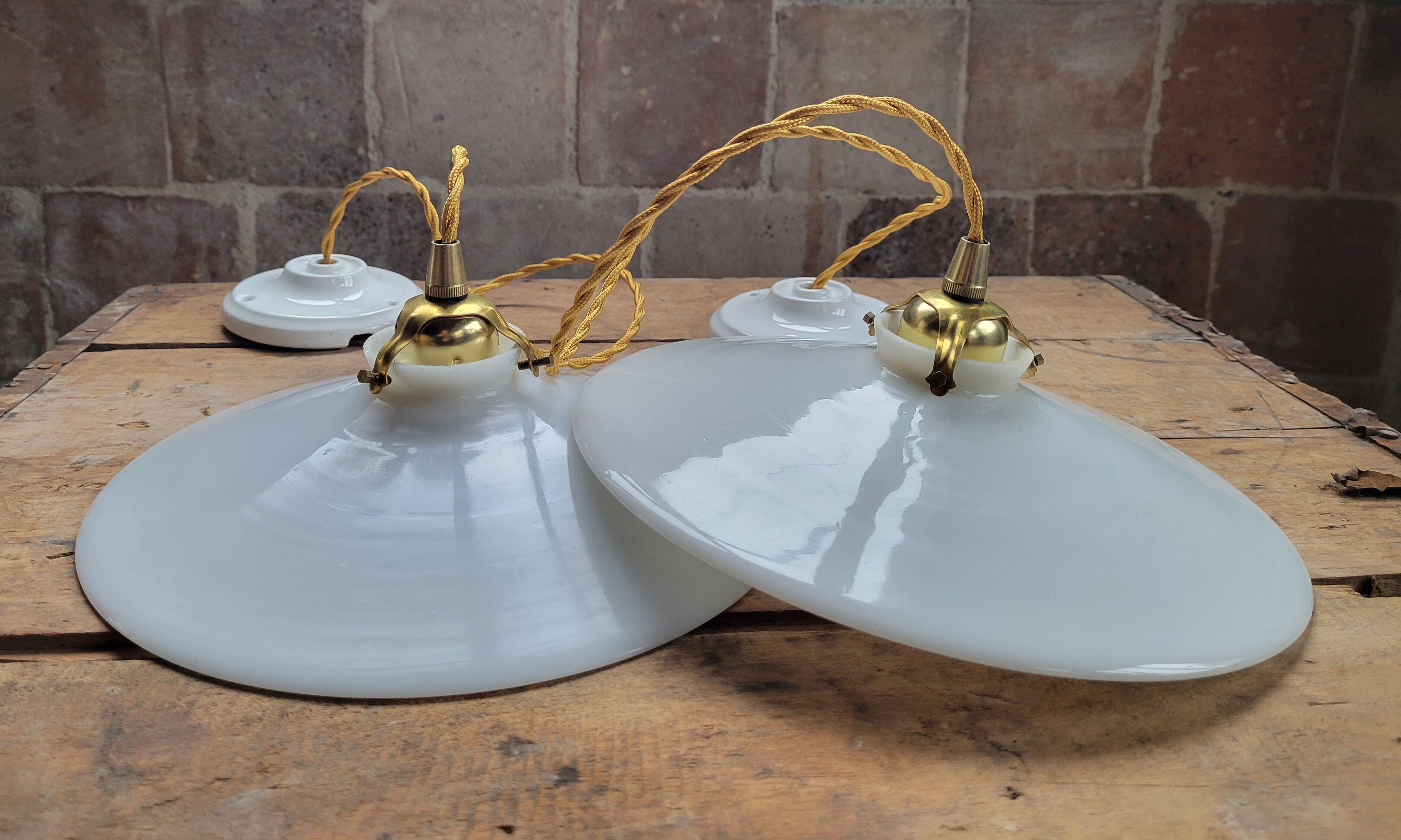 Duo de suspensions en opaline blanche