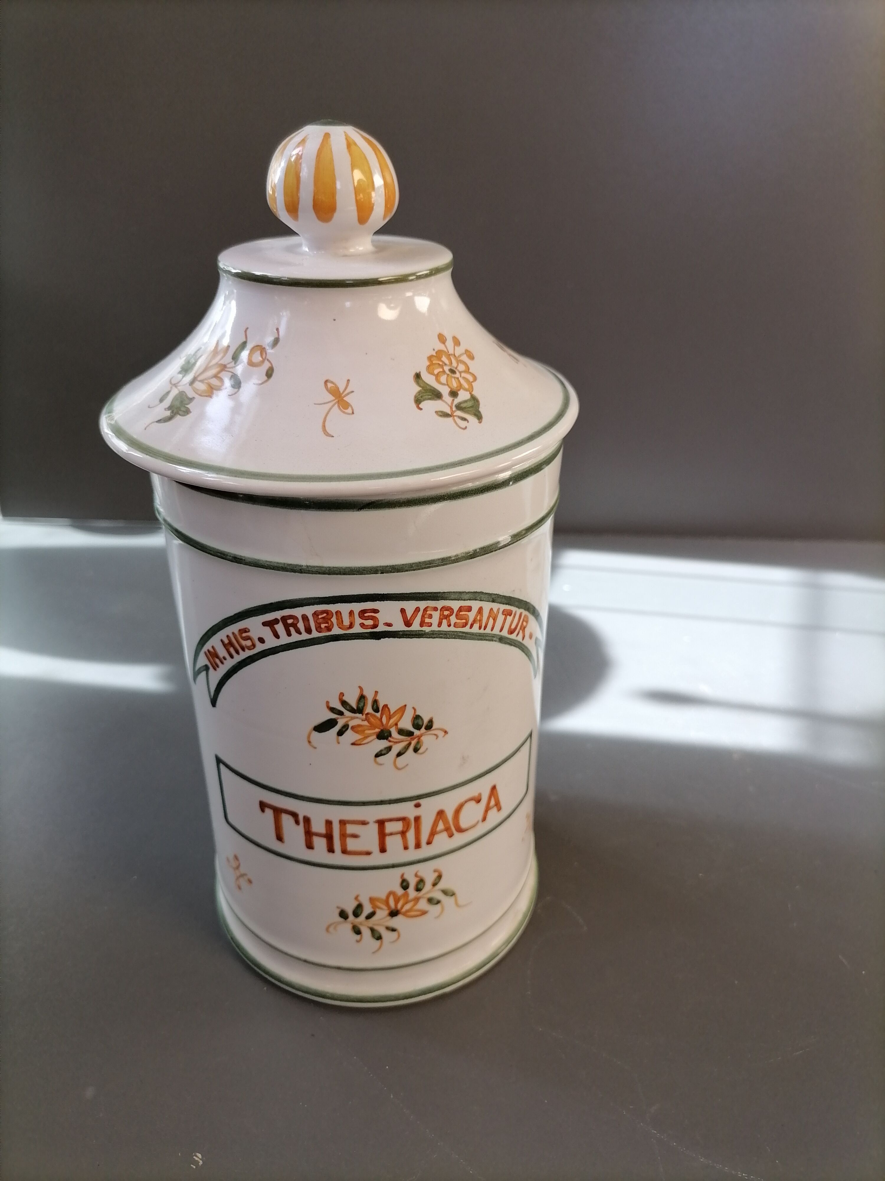 Ceramic pharmacy pot