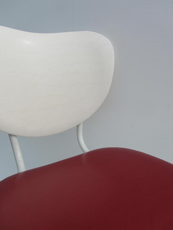 Lot of 2 vintage chairs