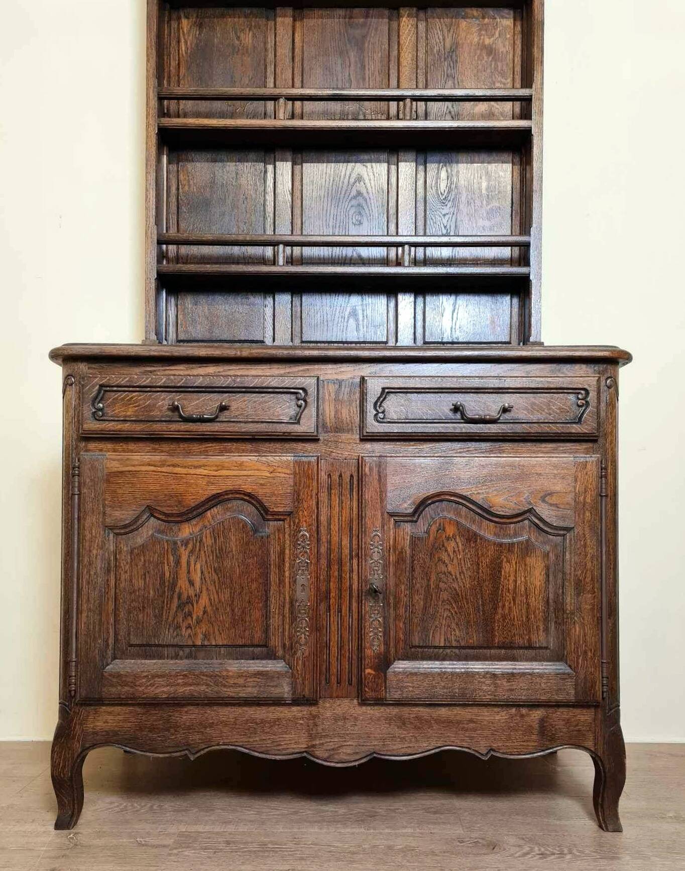 Vaisselier style louis xv en bois massif vers 1950