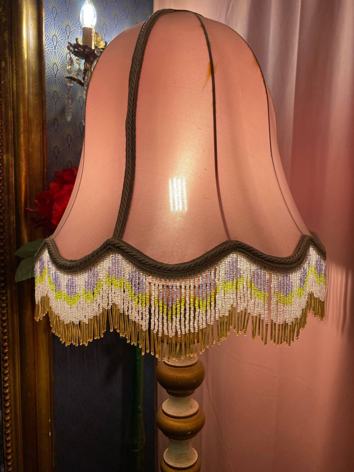 Vintage lampadaire bois tourné.
