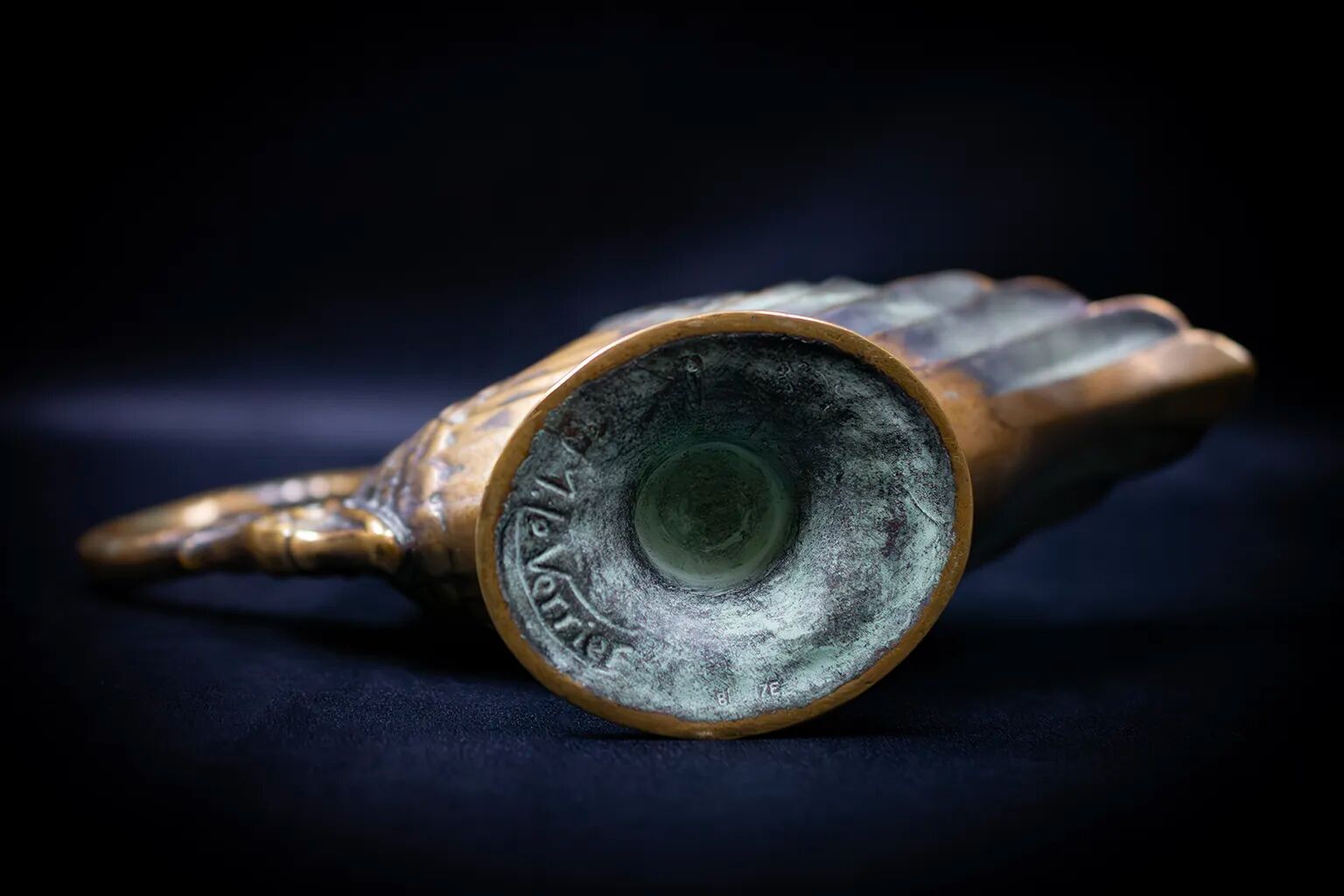 Bronze patinated pocket emptier with swan decoration by Max Le Verrier.