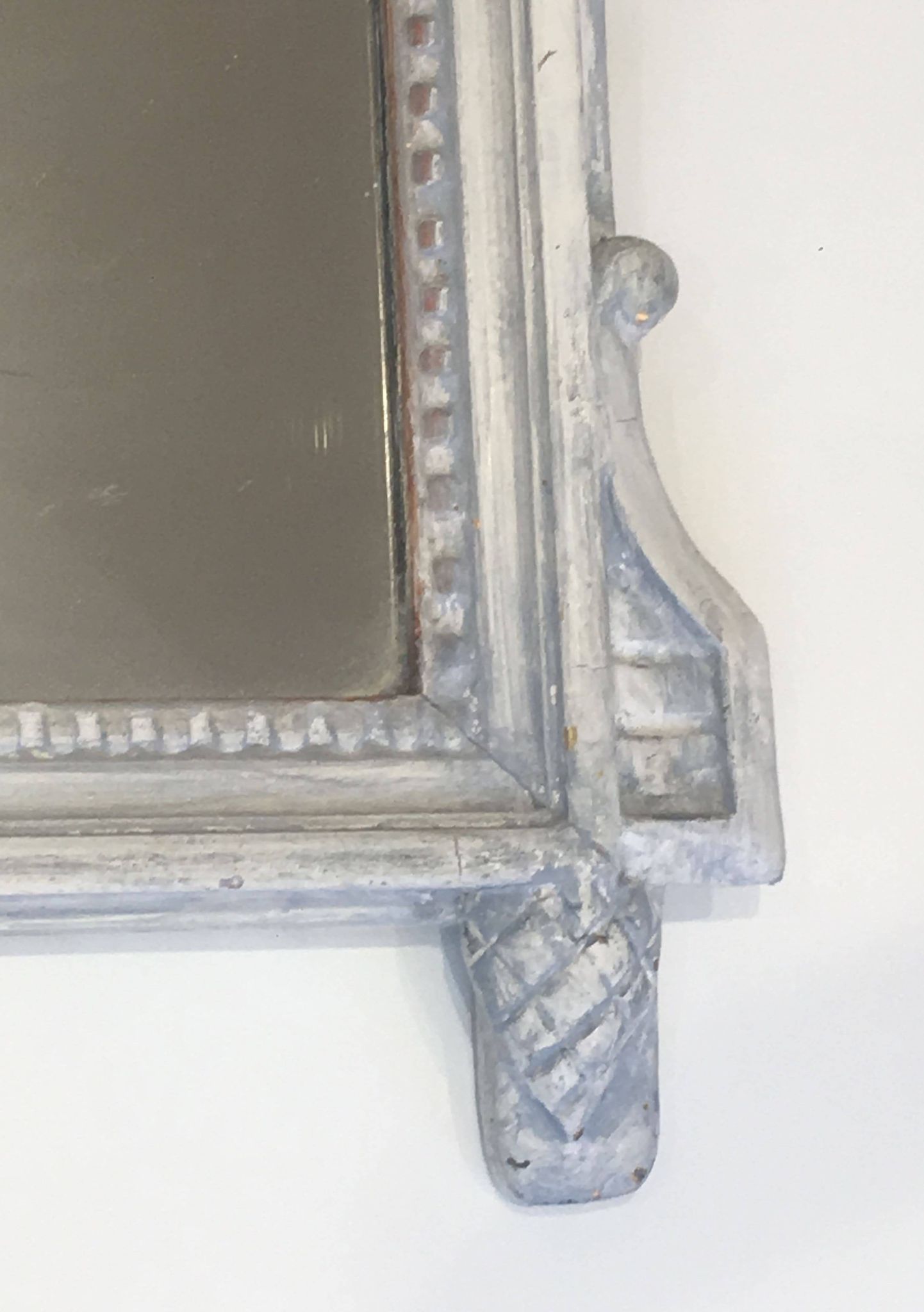 Louis XVI Style Mirror in Carved Wood with Grey Patina and Dove Pediment