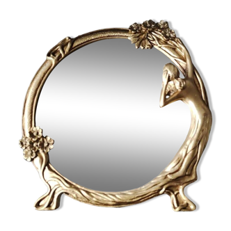 Miroir de table style Art Nouveau/Jeune Femme au miroir en polyrésine à patine dorée. Diam 23 cm