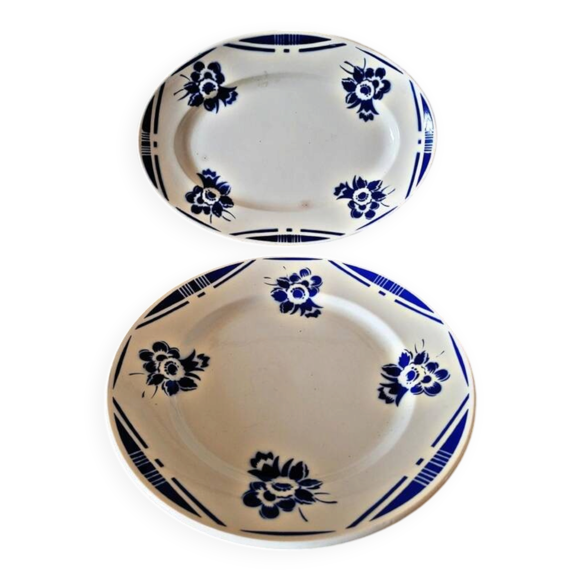 Badonviller dish model Alain, oval and round dish with blue flowers.