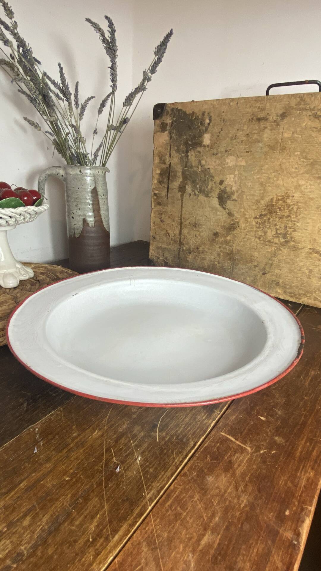 Enamelled metal plates