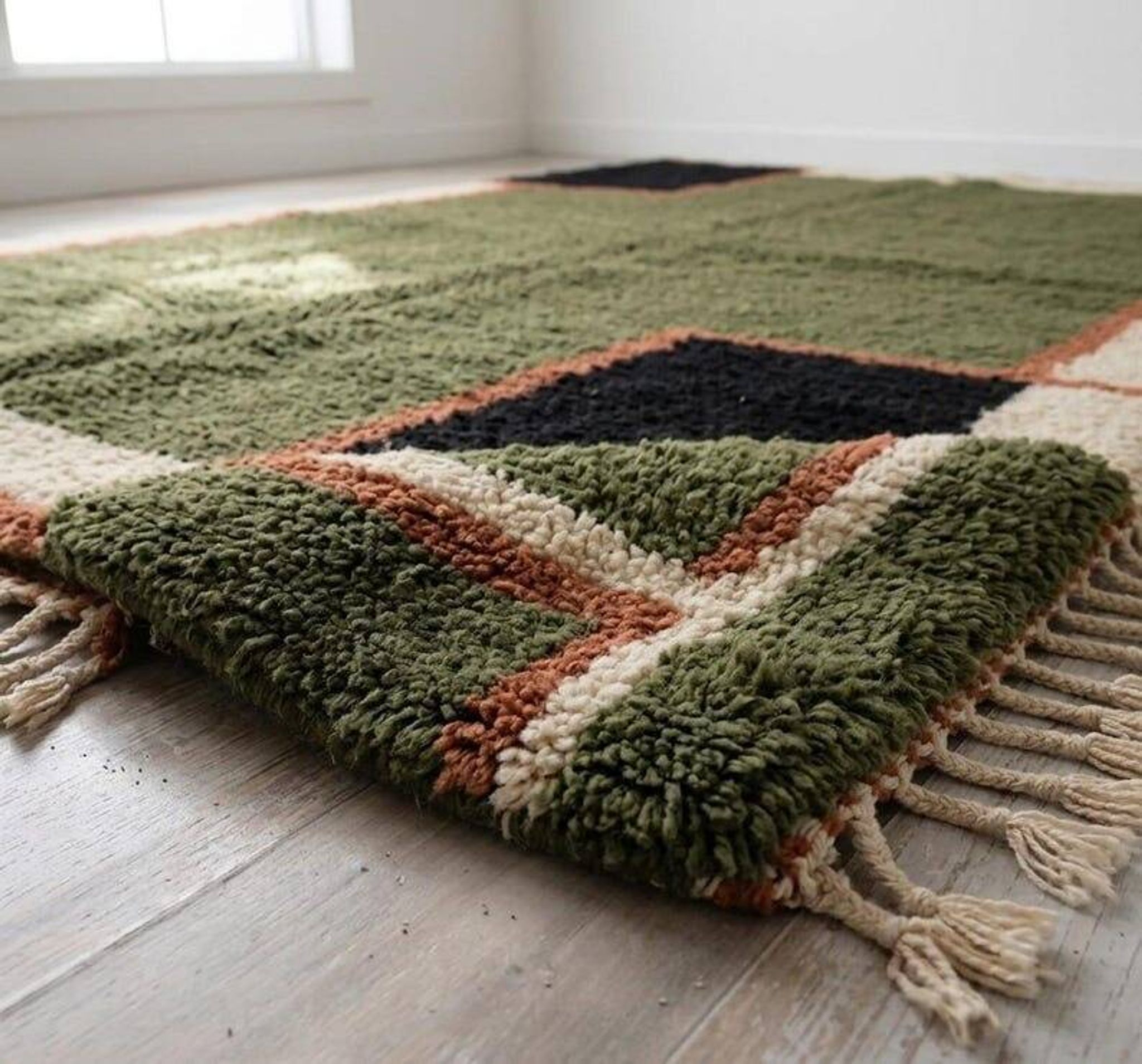 Handmade pure wool rug made to measure with a beautiful design 1.5/2.5 m.