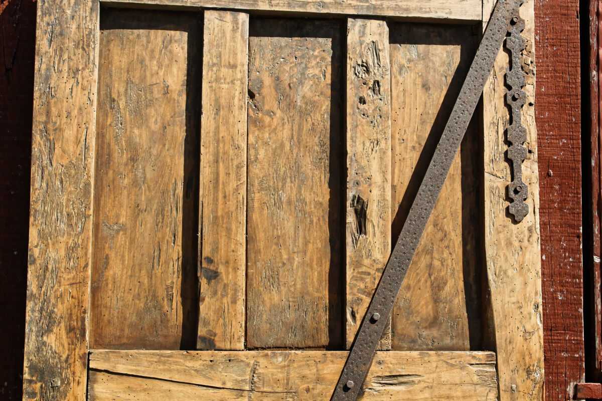 Ancient pine gate, regional folk art, 19th century