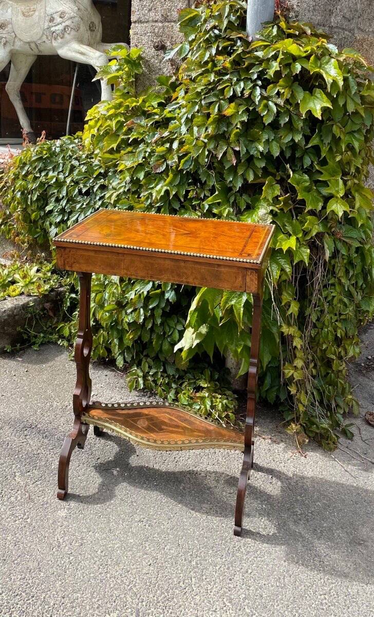 Small Walnut Side Table, England, 19th Century