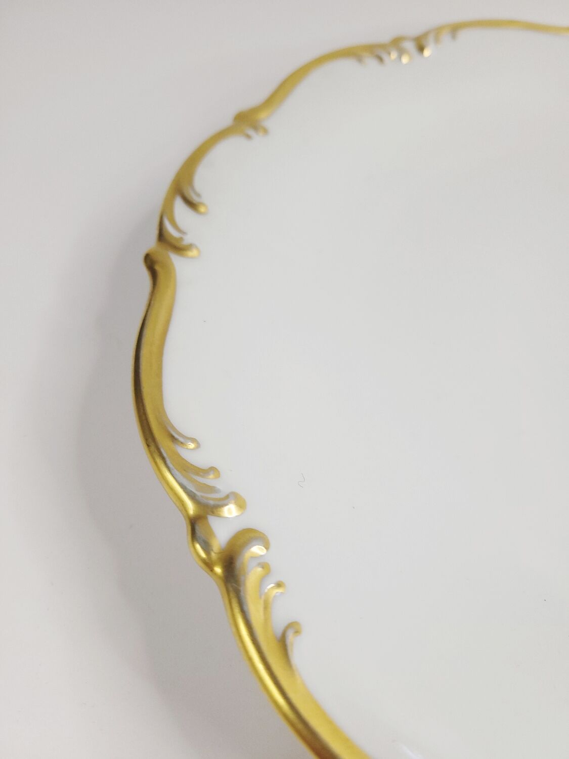 Pair of antique flat plates in gilded porcelain – Tirschenreuth