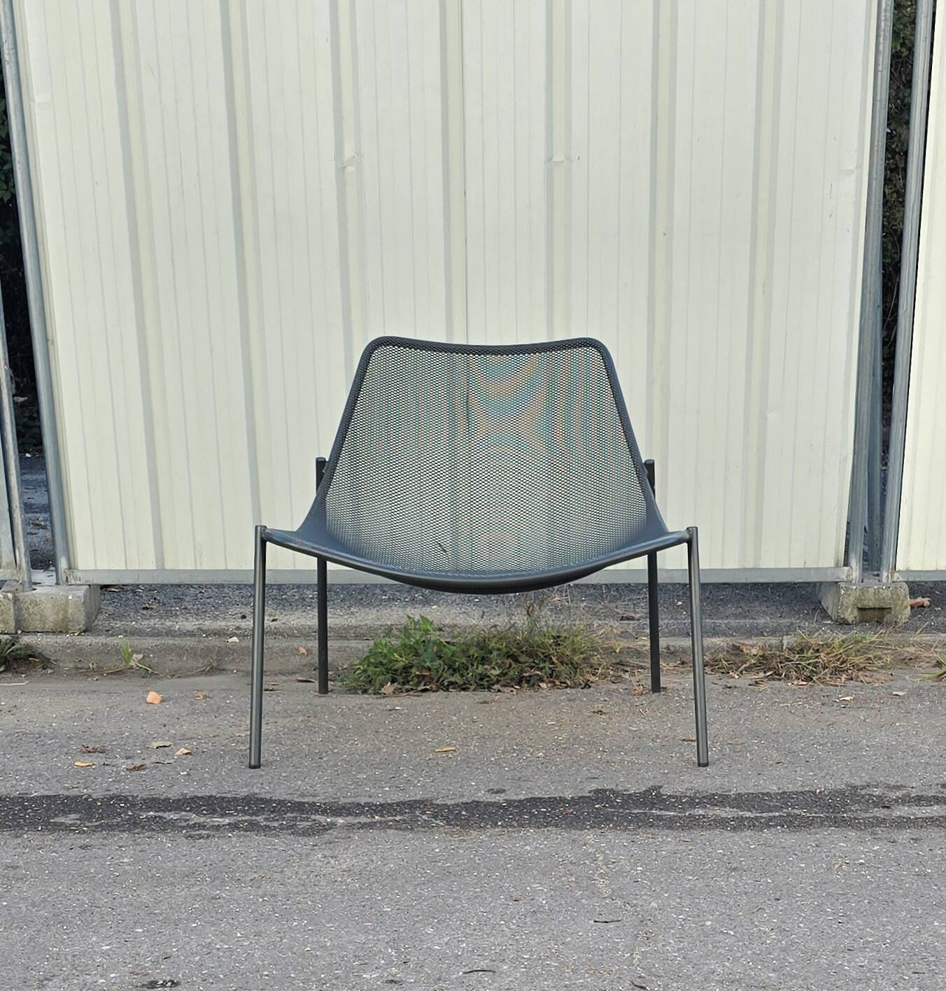 Suite de 4 fauteuils bas Round, EMU
