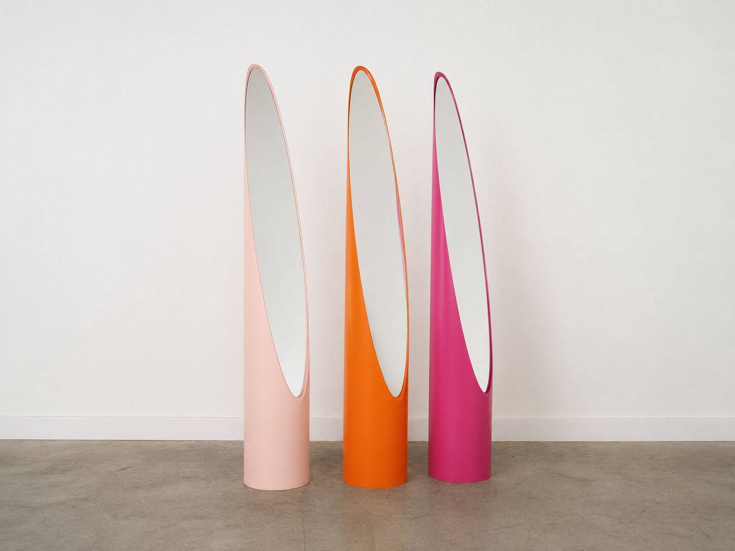 Lipstick mirror, pink, Italian design, 1970s, designer: Rodolfo Bonetto