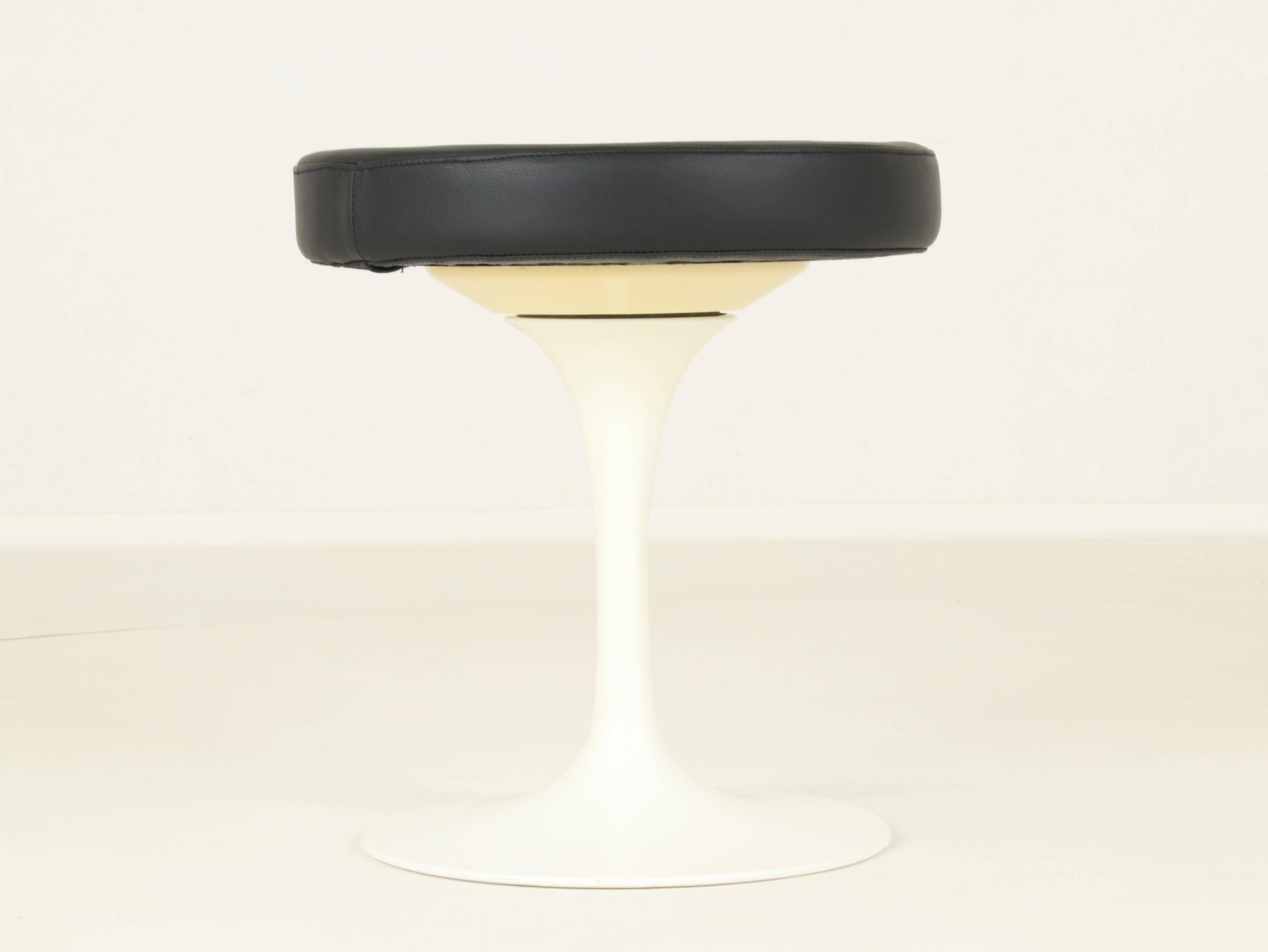 Side Chair or Stool by Eero Saarinen for Knoll 1960s