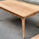 Table à manger de ferme chic extensible décapée en merisier massif Louis XV