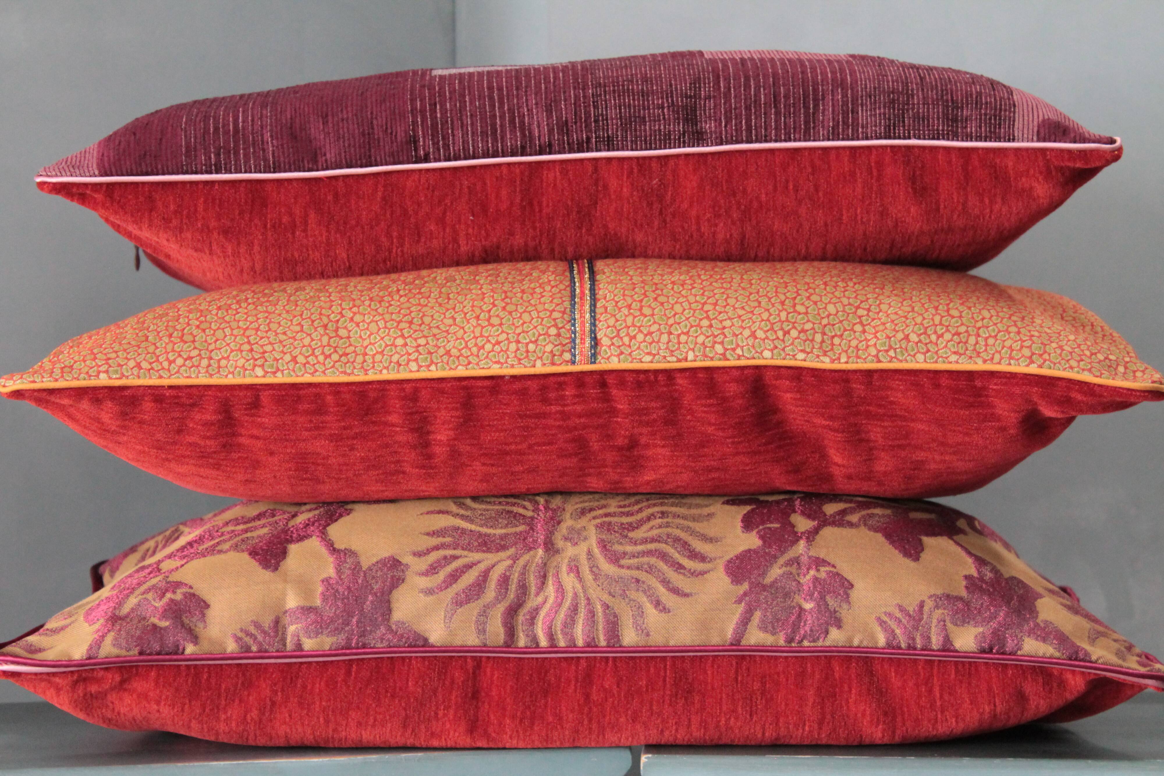 Coussin Unique Double Face En Velours D Ameublement D Editeur Bordeaux Et Burnt Orange Selency