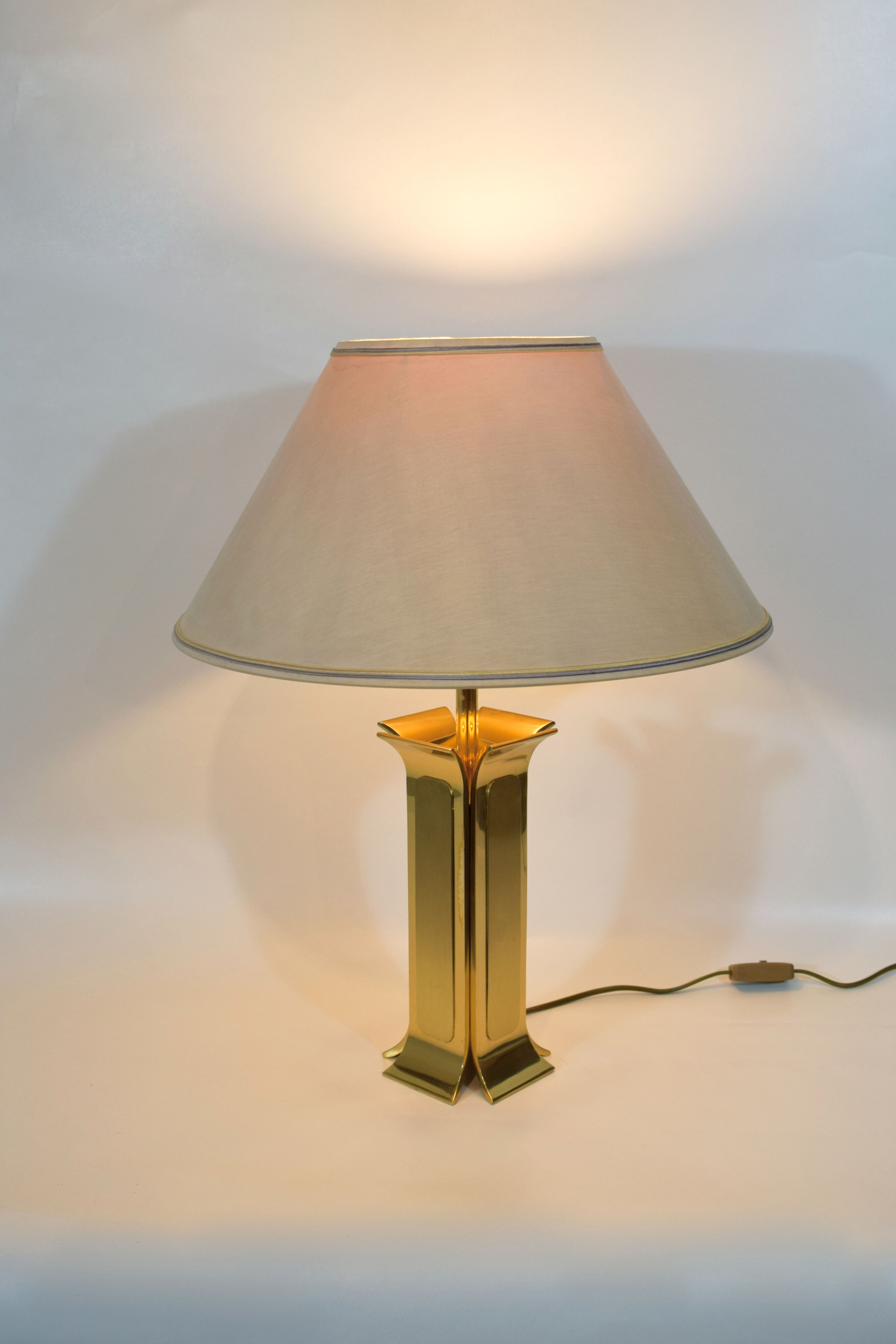 Vintage lamp in solid brass, design 1970 - 80