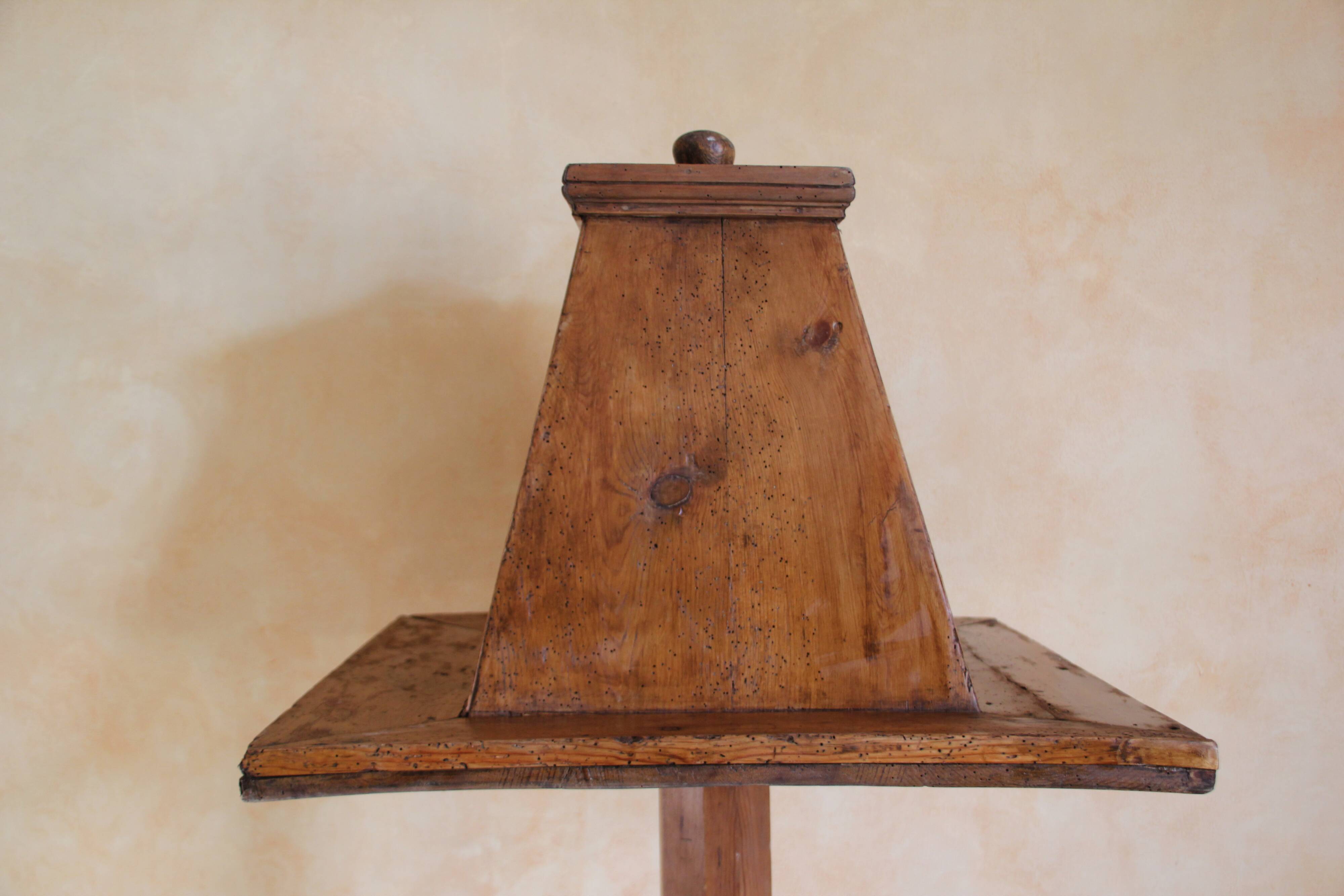 Light wood lectern unit on foot, 4 sides. Eighteenth century