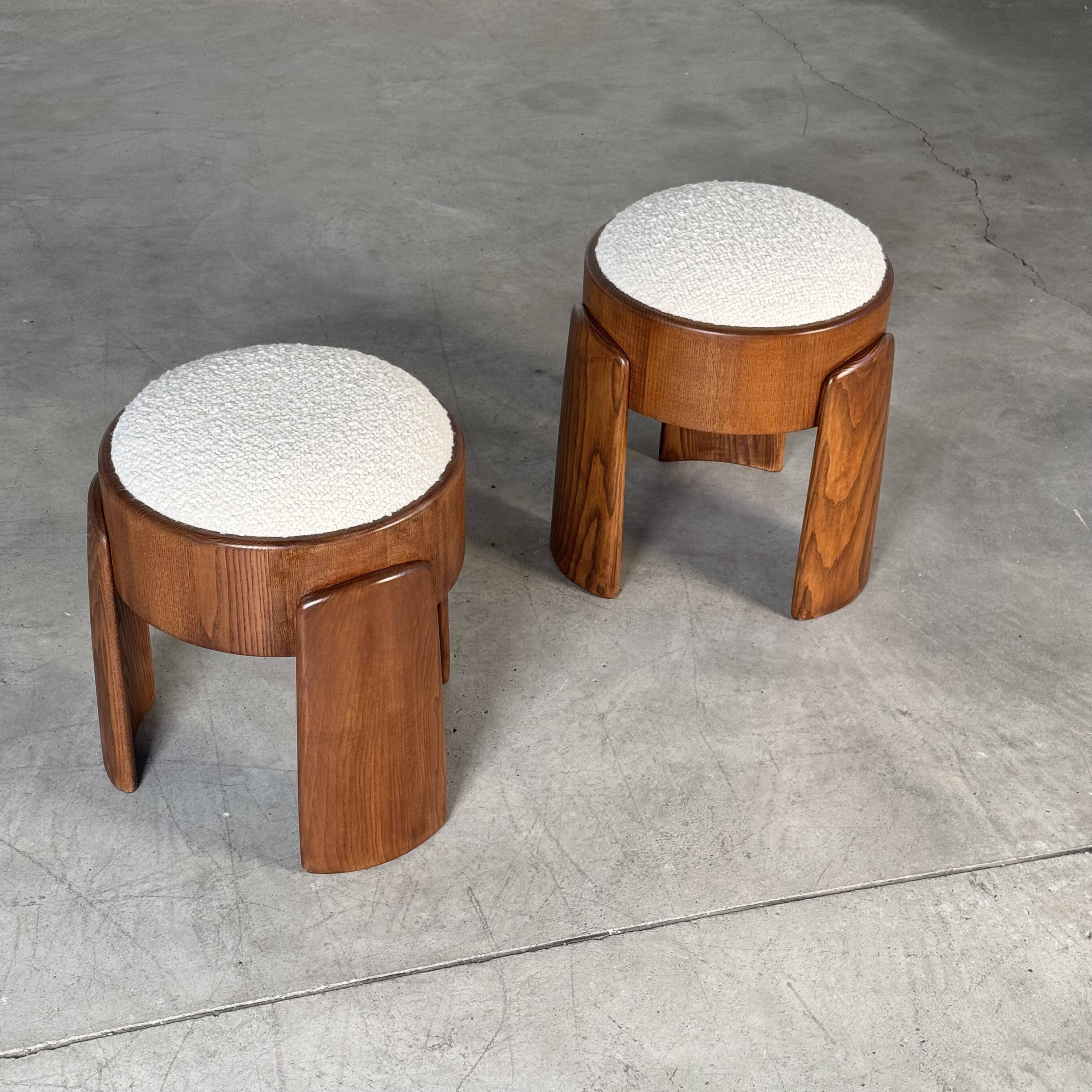 Paire de tabourets en frêne et tissu bouclé Dedar Milano par Forme
