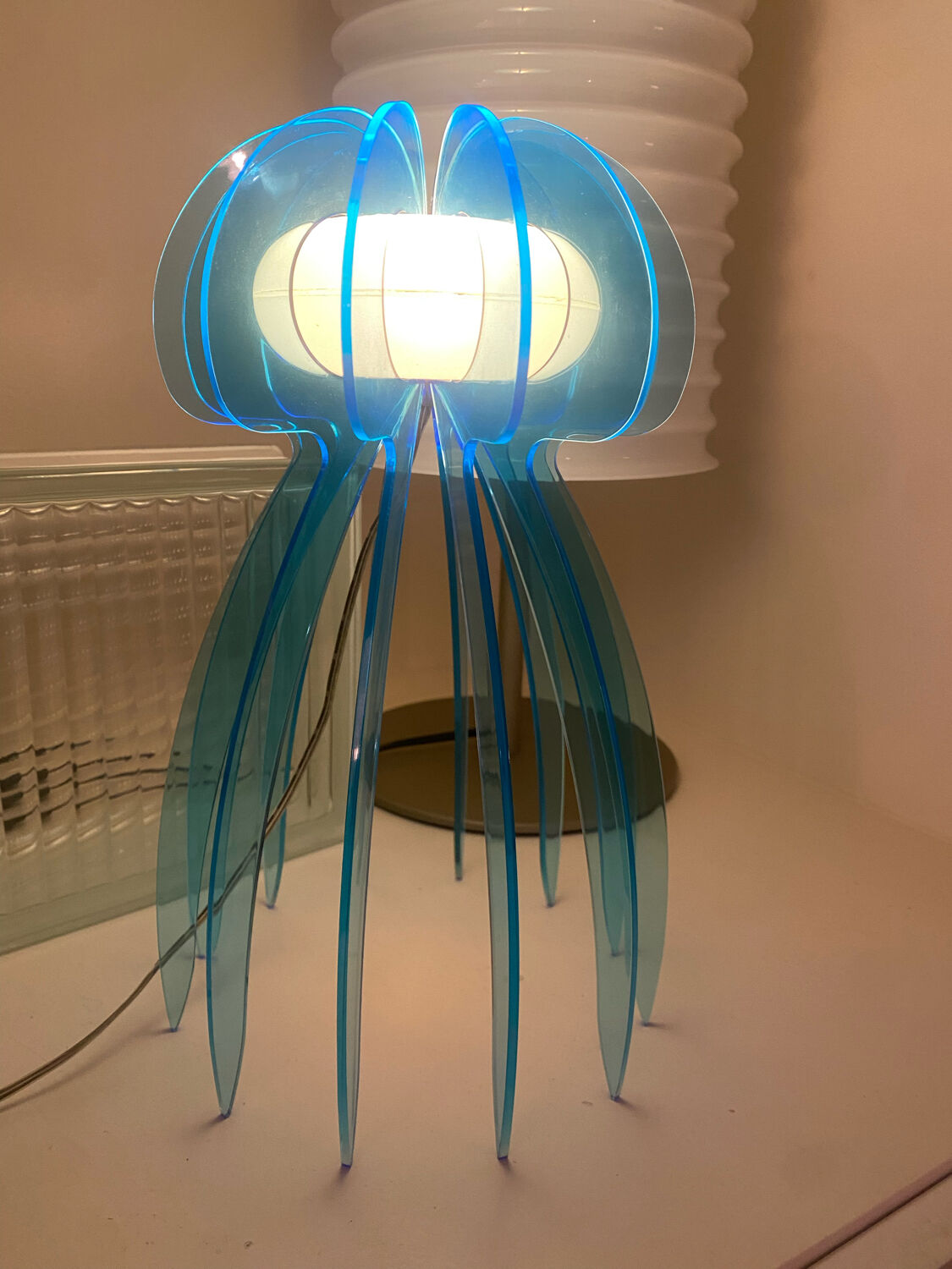 Lamp in plexiglass or vintage plexi in the shape of jellyfish