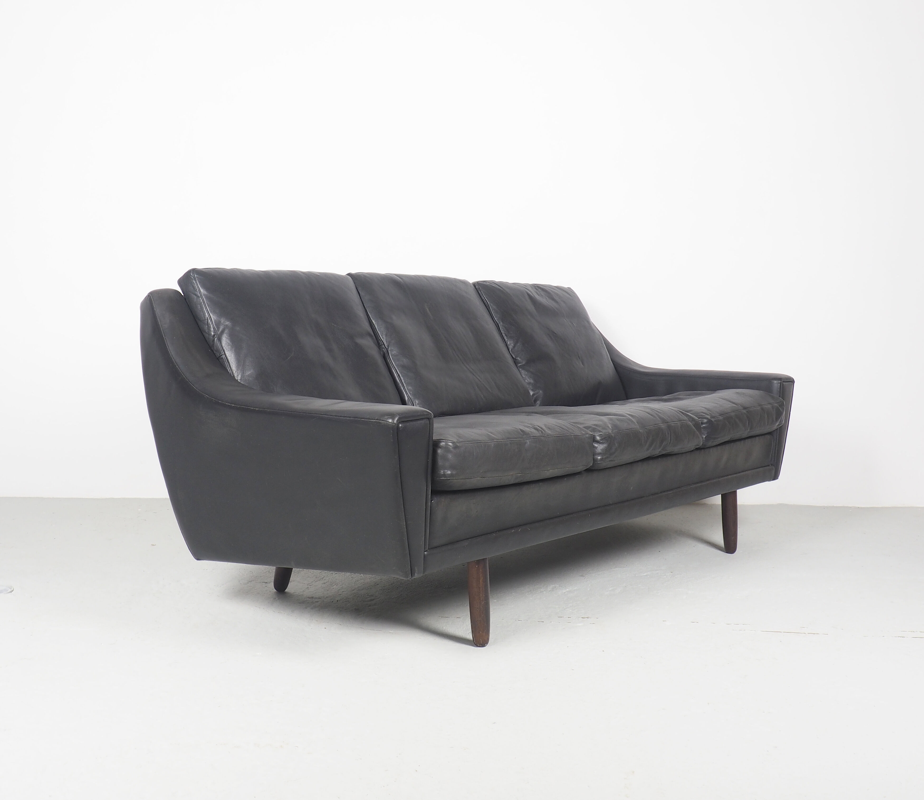 3 seater sofa in black leather, 1960