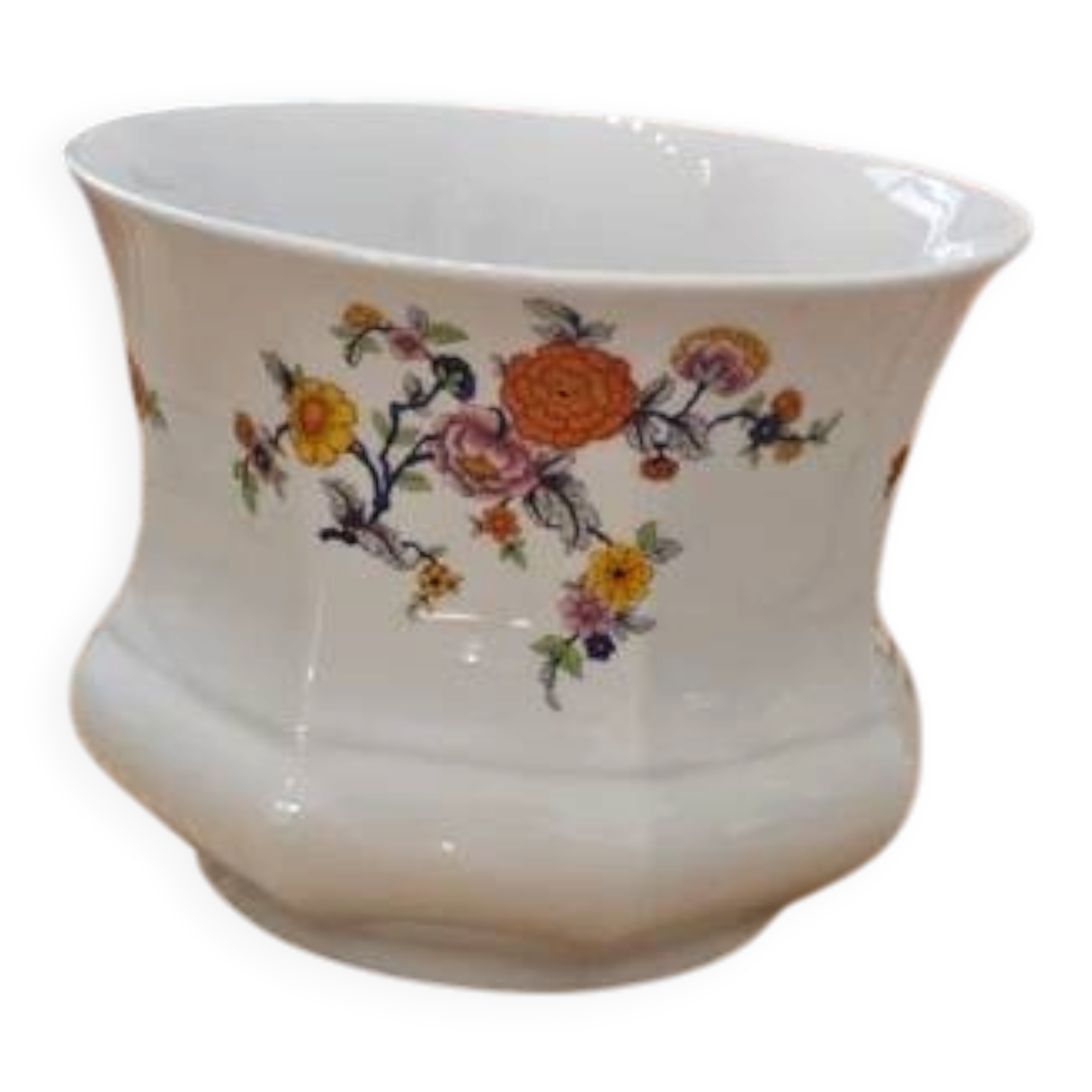 White porcelain pot (cache-pot) with floral patterns from Wunsiedel.