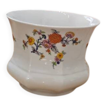 White porcelain pot (cache-pot) with floral patterns from Wunsiedel.