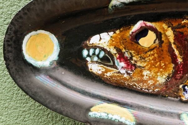 Plat à poisson en céramique de Vallauris signé Humblot, années 50