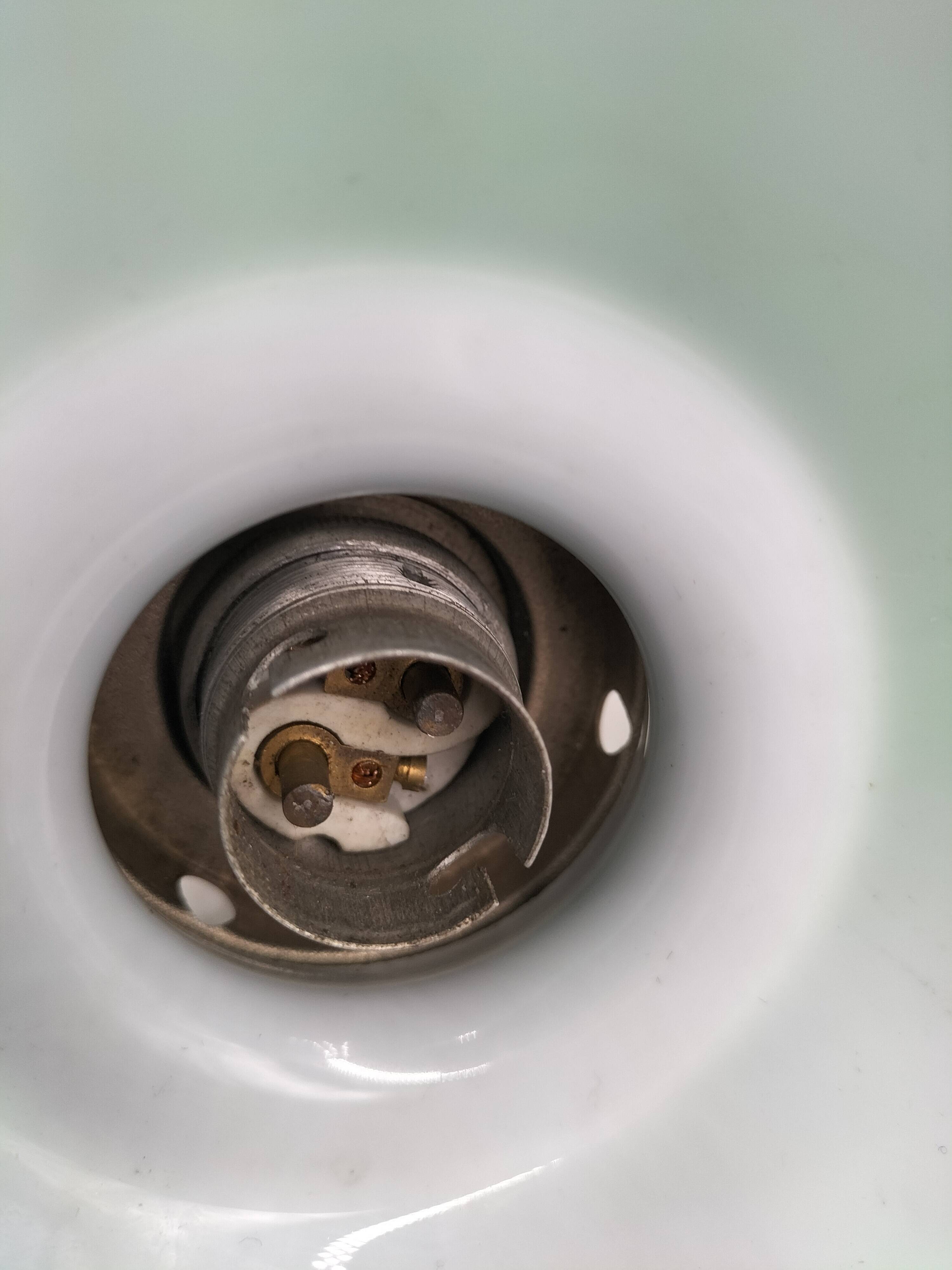 Green opaline cone suspension