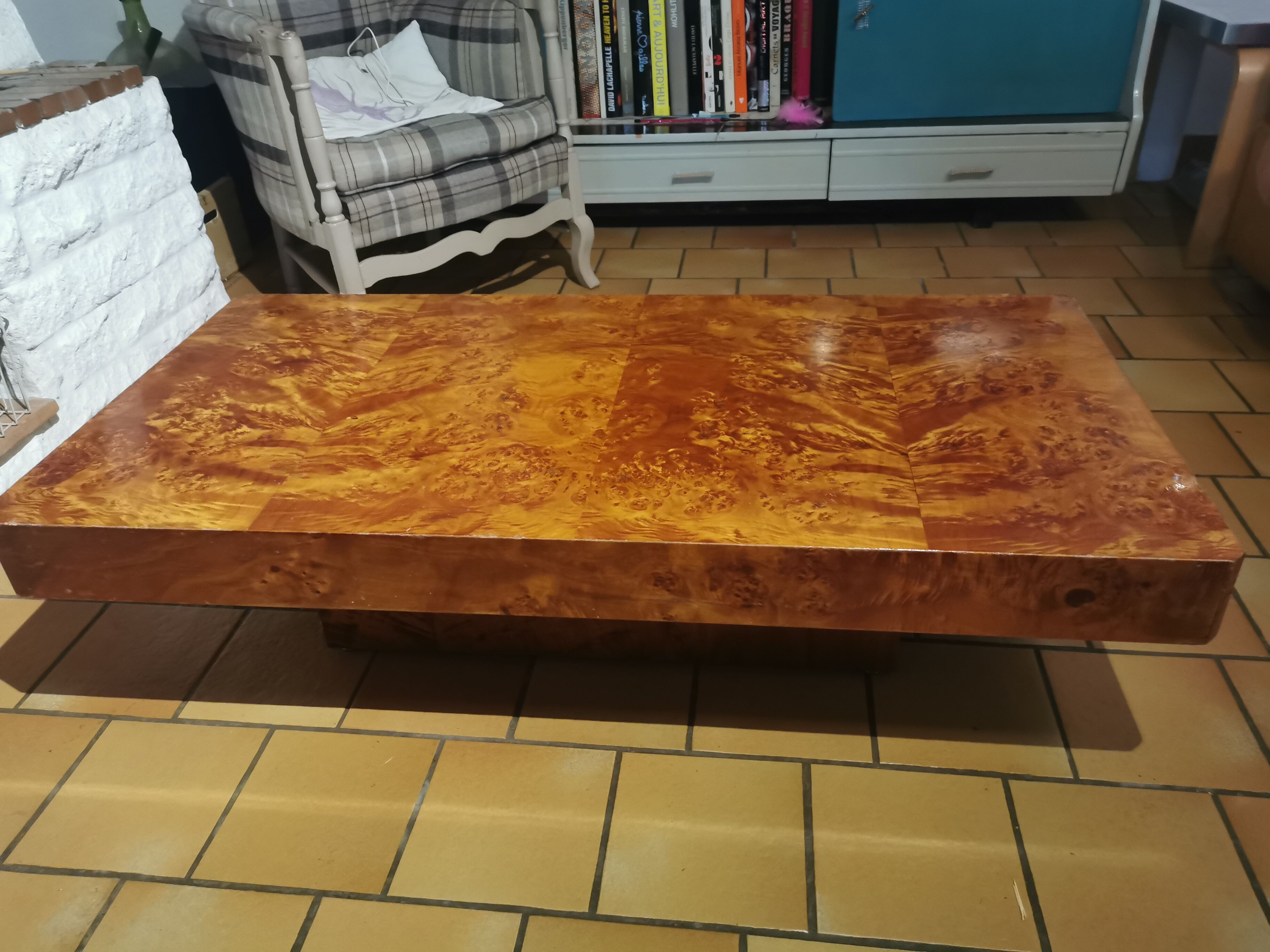 Table basse en loupe d'orme