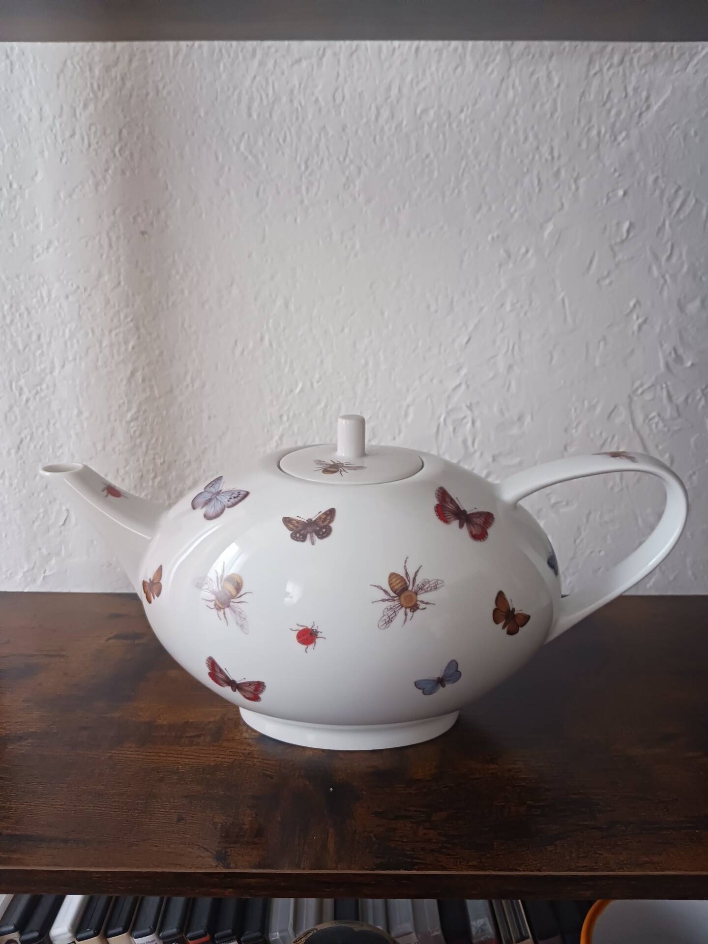 Teapot porcelain brand lsa international