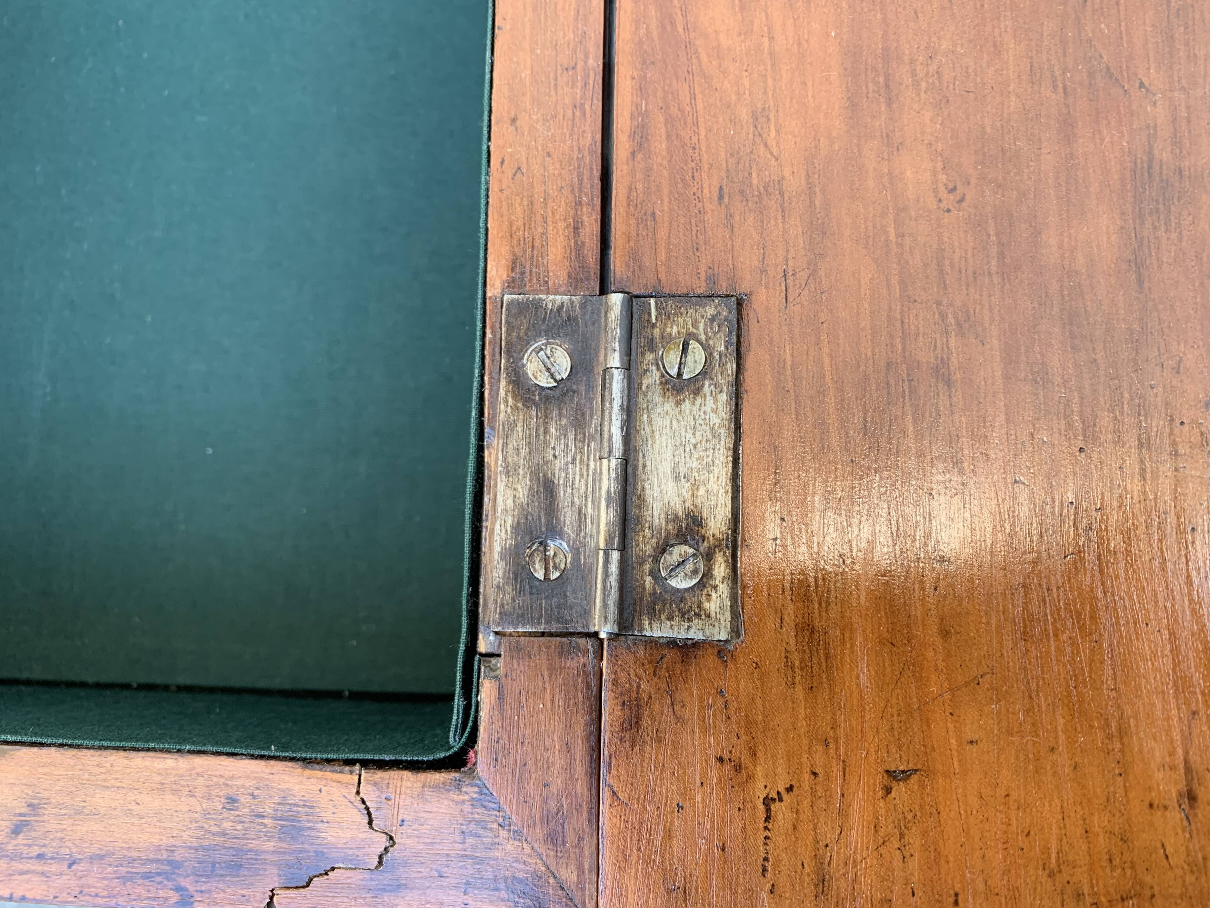 Hairdresser Louis XVI in marquetry and bronze