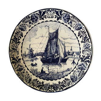 Faience dish from Delfts Blauw Chemkefa - made in Holland