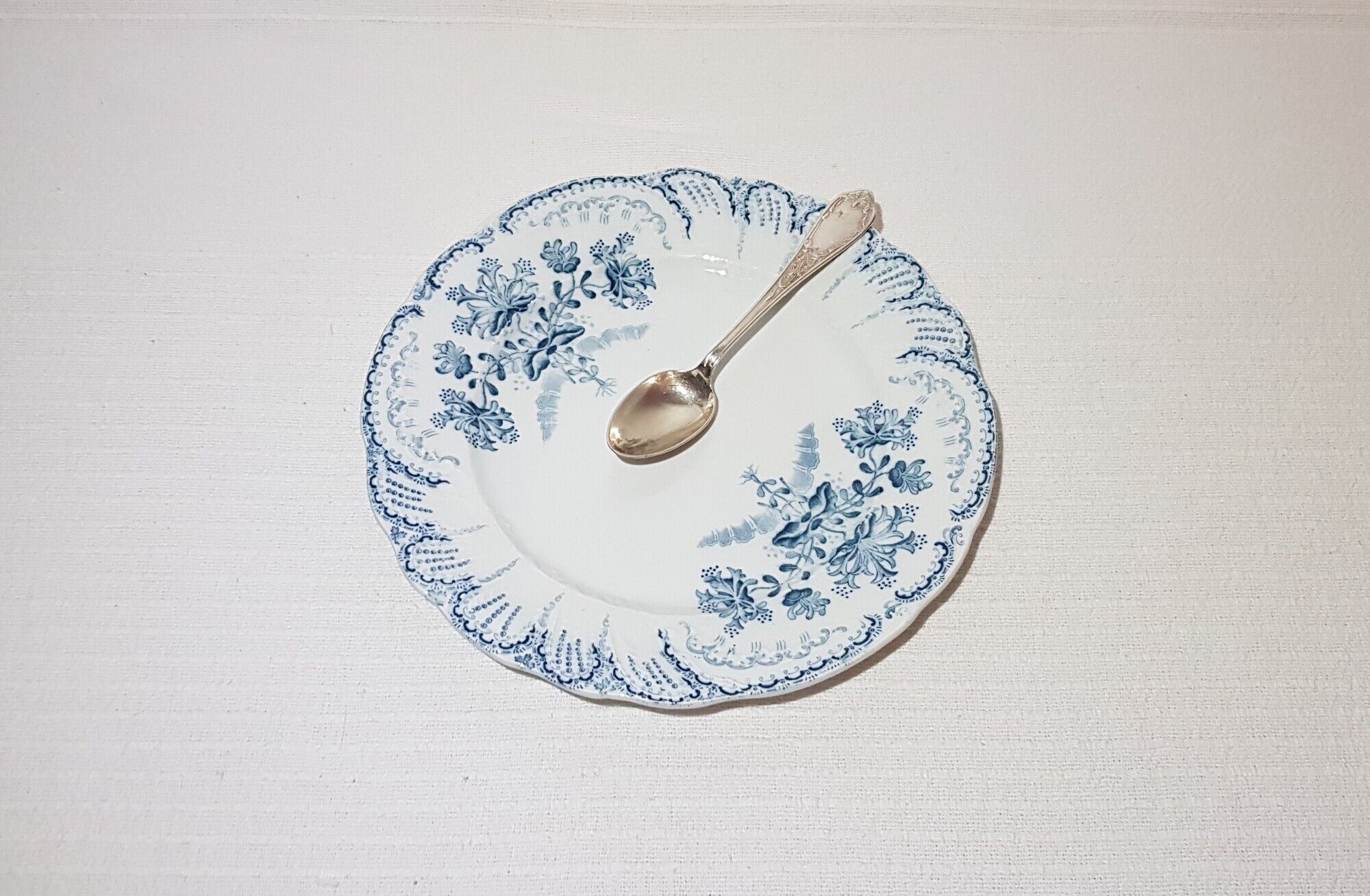 Set of 4 dessert plates in earthenware of St Amand model Regency, iron earth