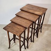 Ensemble de 4 tables gigognes en bois cintré Thonet