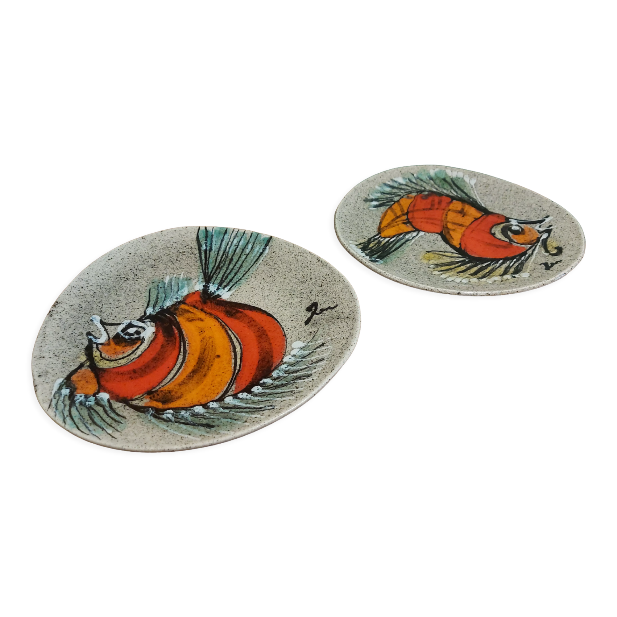 2 vintage ceramic plates with fish decoration