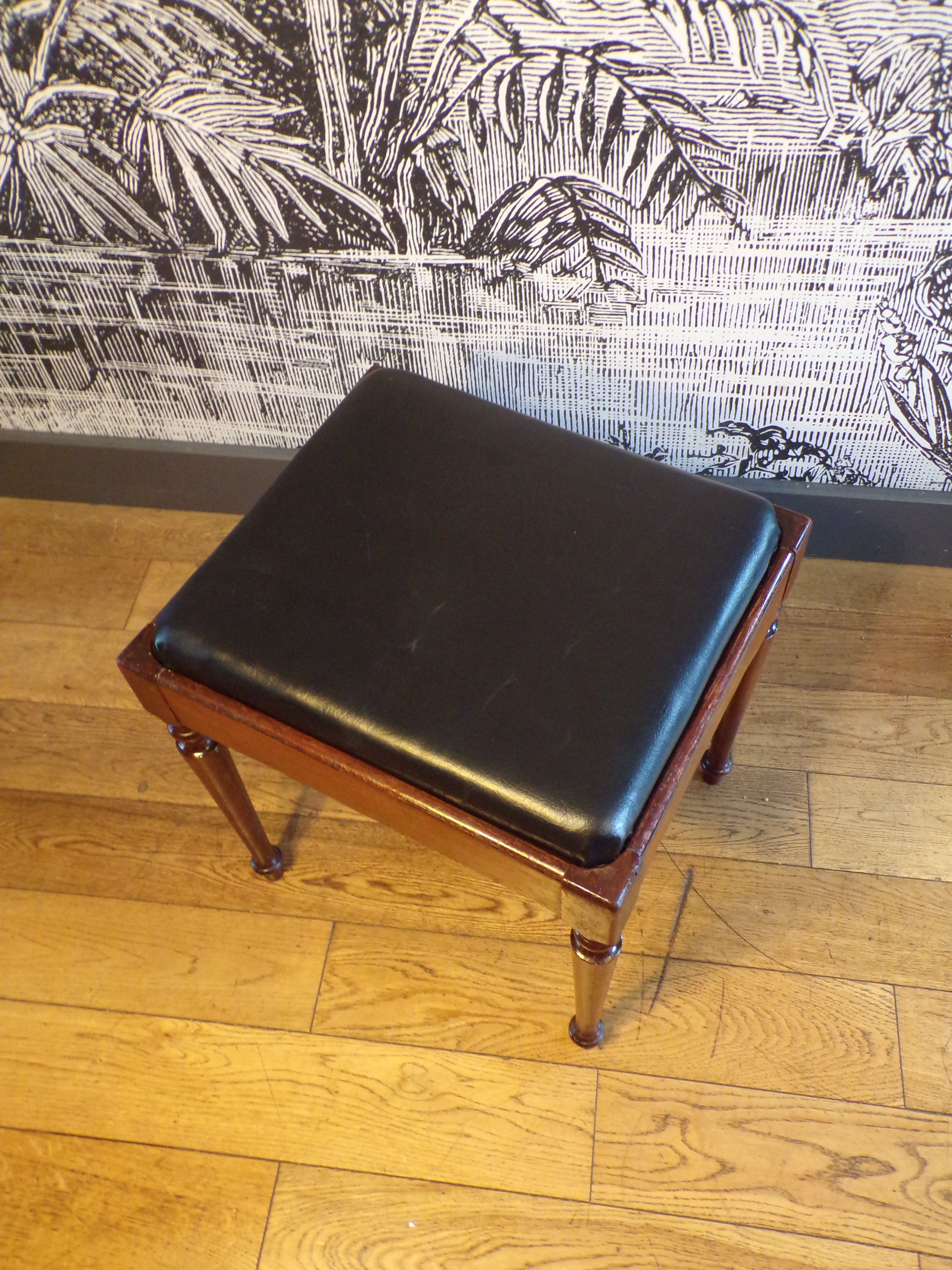 Seamstress stool 1950