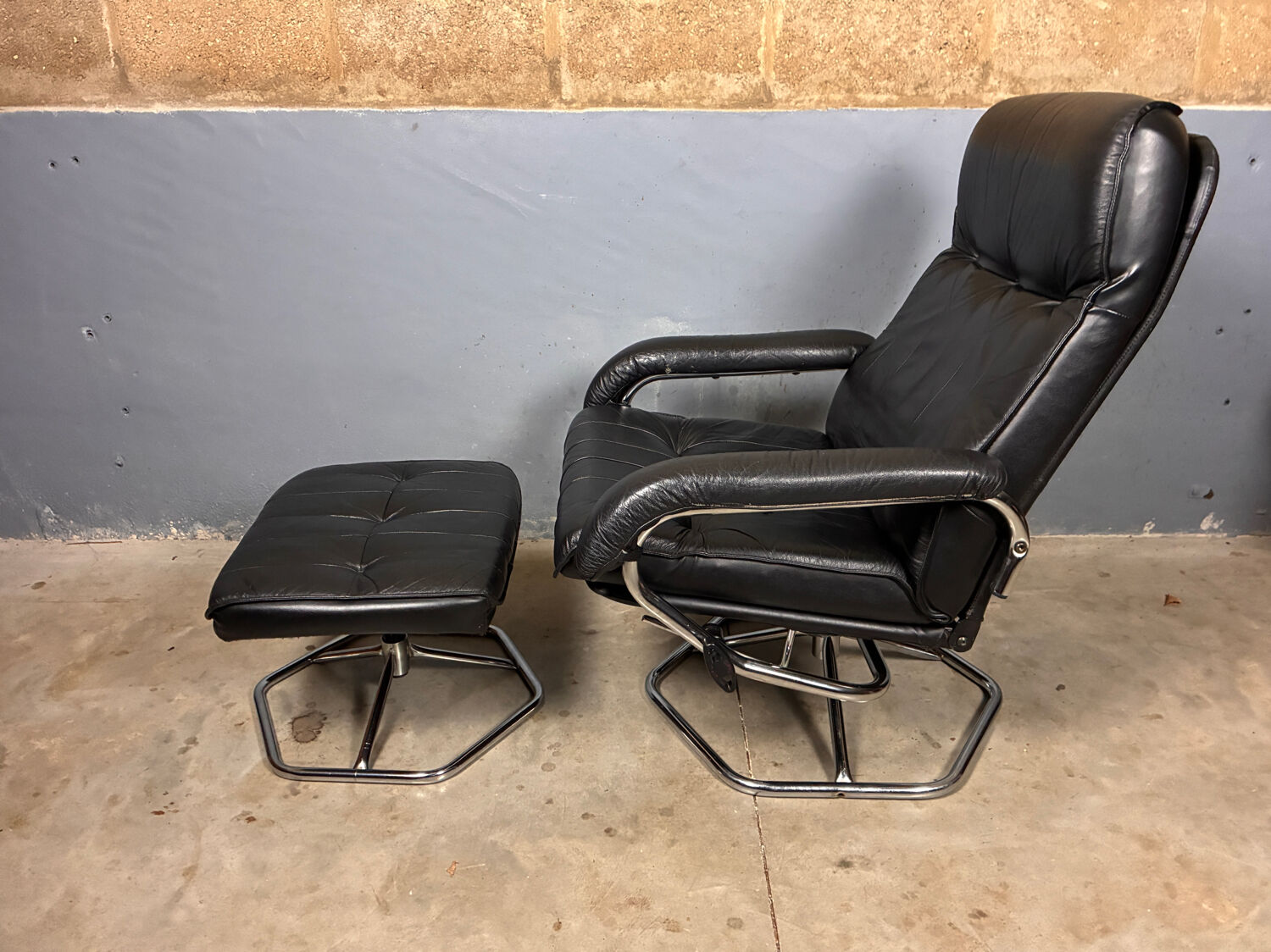 Unico Danish design chrome hocker leather  recliner