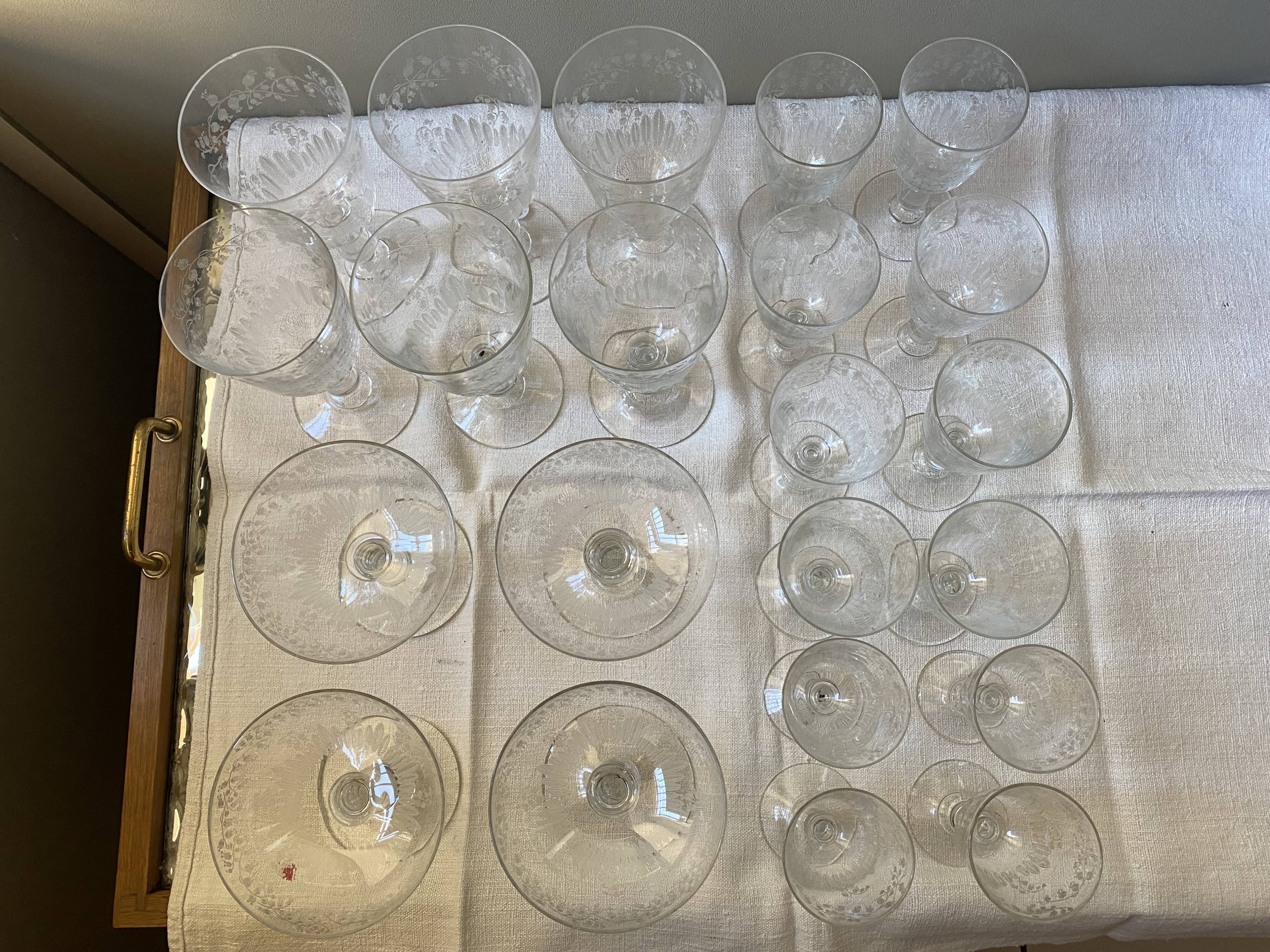 Set of 22 glasses with floral details engraved 1930