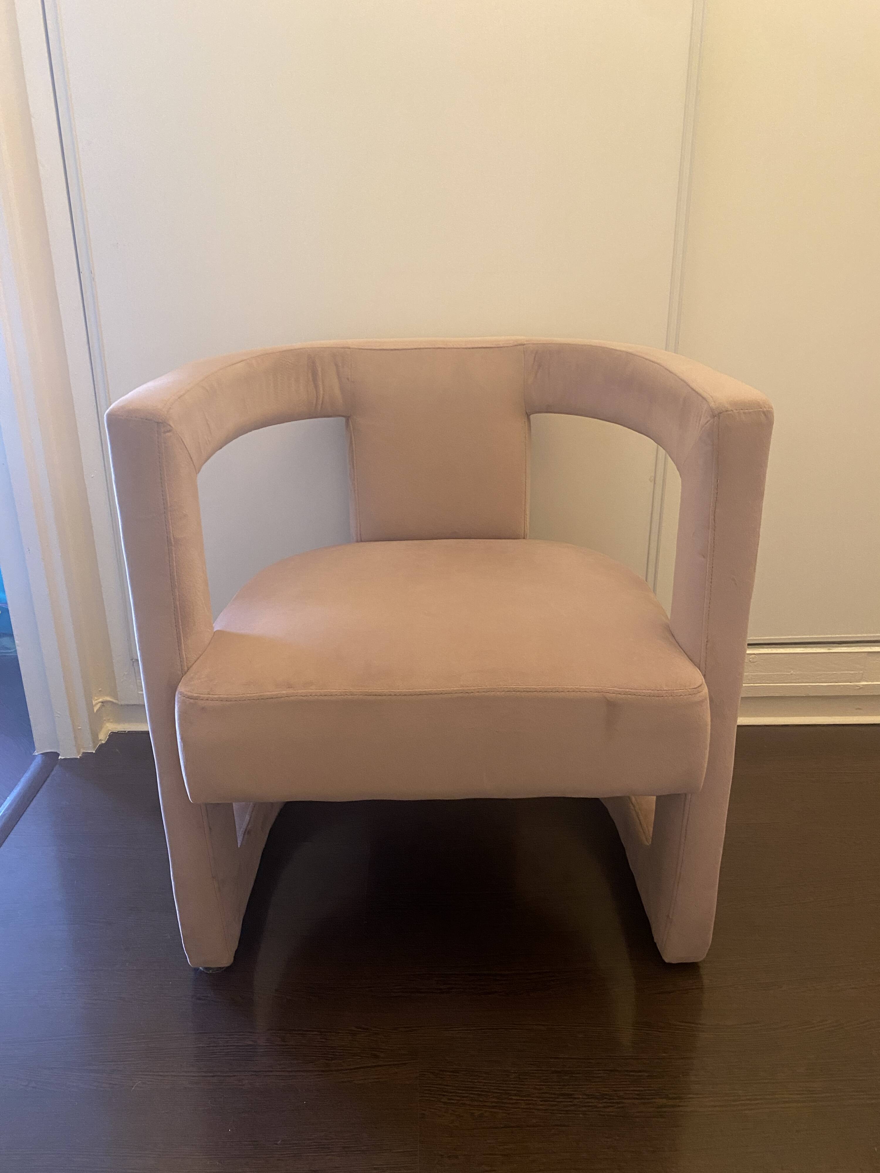 Fauteuil rose poudré