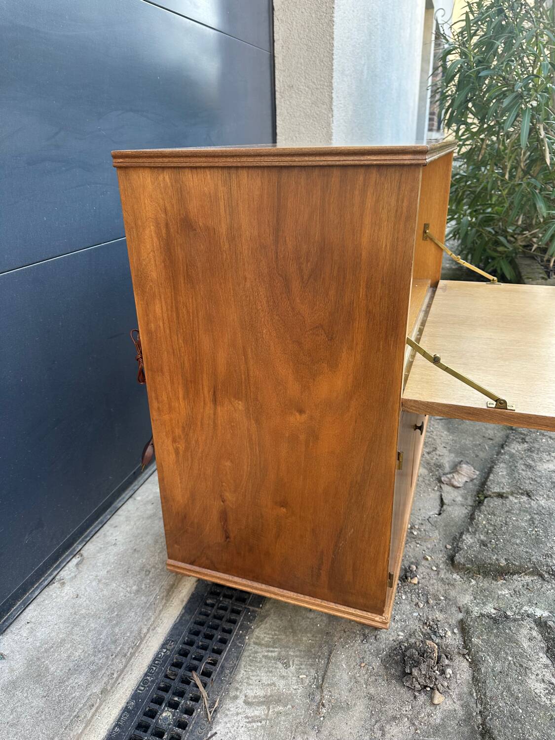 Antique roulette bar