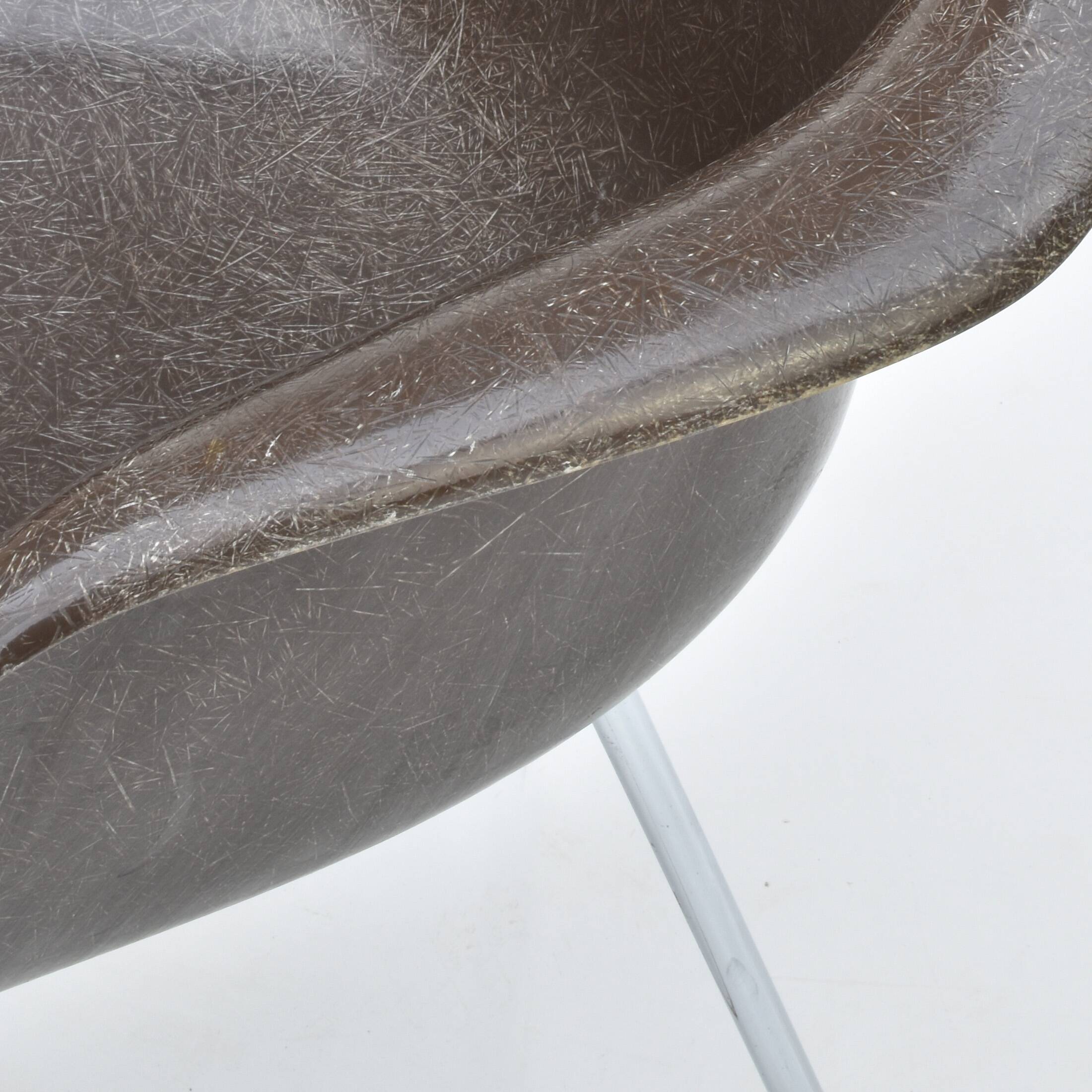 Fauteuil Eames DAX fibre de verre édition Vitra des années 60/70