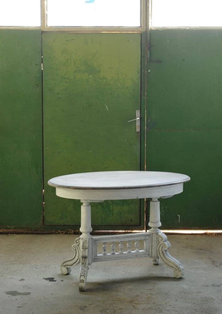 Table basse de salon de forme ovale, années 1800